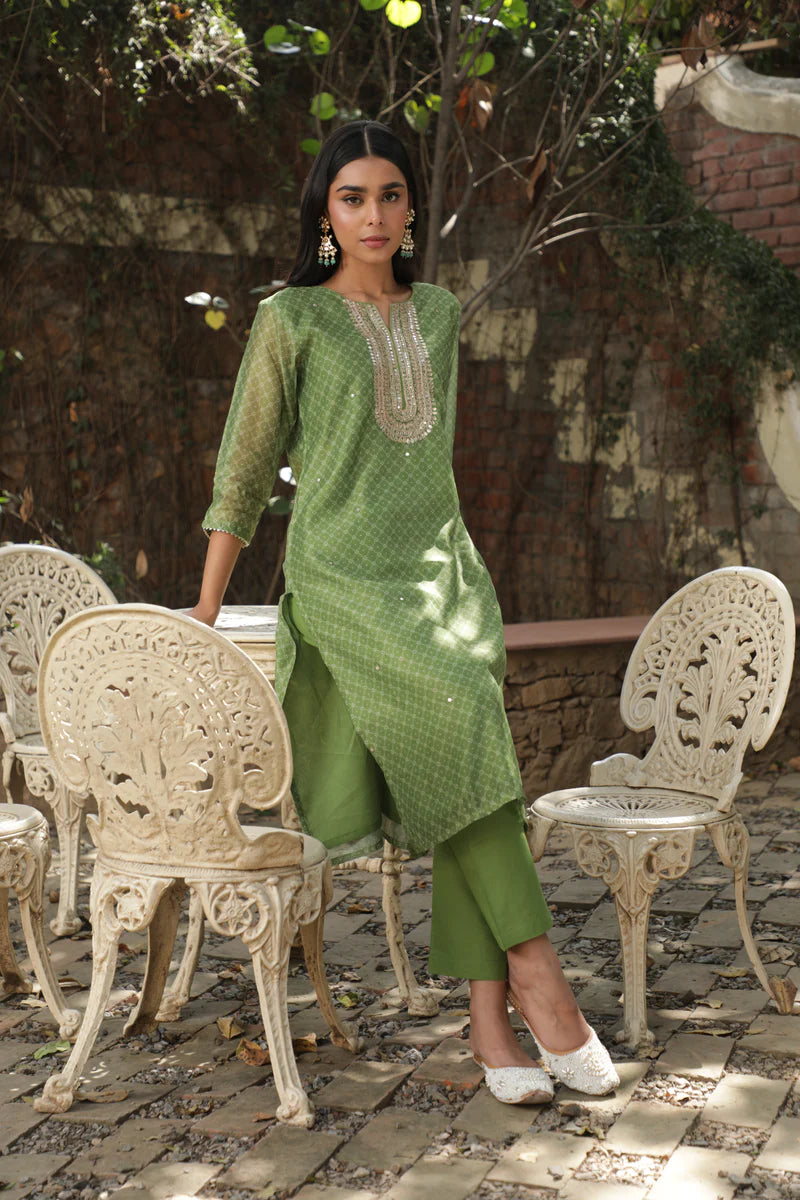 GREEN CHANDERI SUIT SET (WITH PANTS AND DUPATTA)