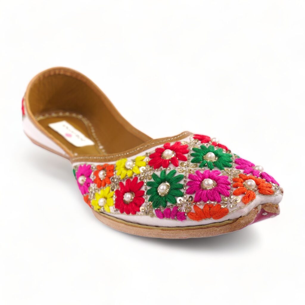 GARLAND in Ivory chic