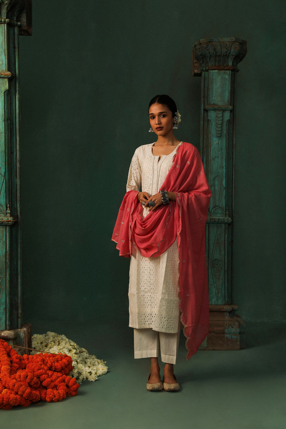 OFF WHITE SCHIFFLI COTTON SUIT SET (WITH PANTS AND DUPATTA)