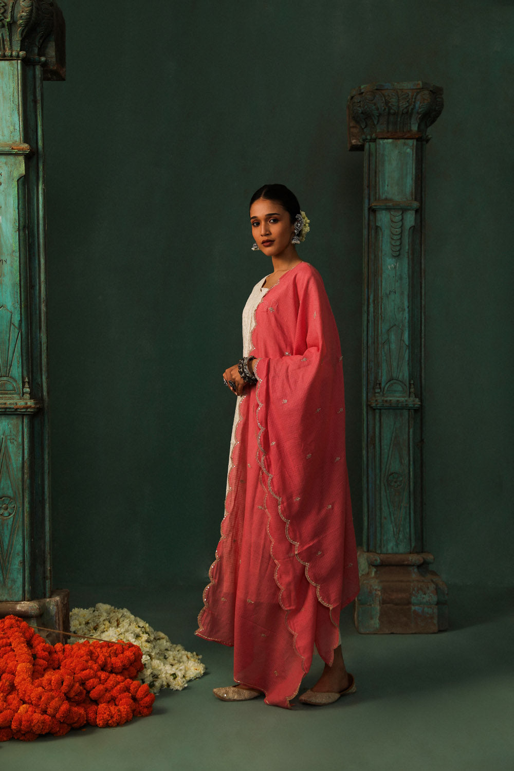 OFF WHITE SCHIFFLI COTTON SUIT SET (WITH PANTS AND DUPATTA)