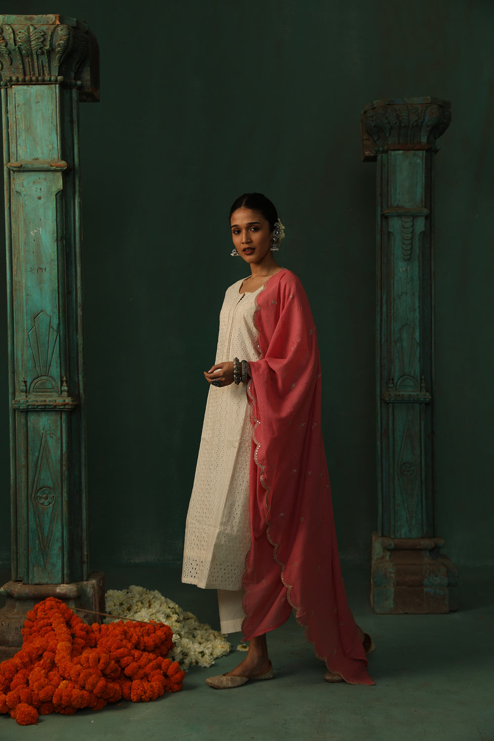 OFF WHITE SCHIFFLI COTTON SUIT SET (WITH PANTS AND DUPATTA)