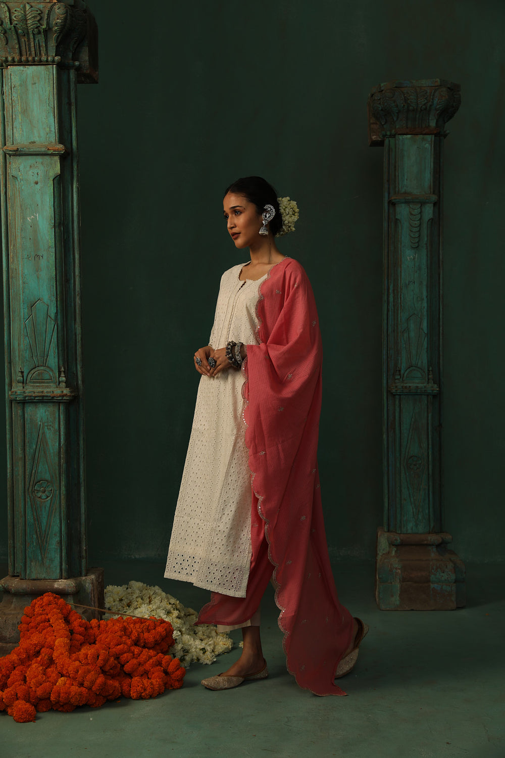 OFF WHITE SCHIFFLI COTTON SUIT SET (WITH PANTS AND DUPATTA)