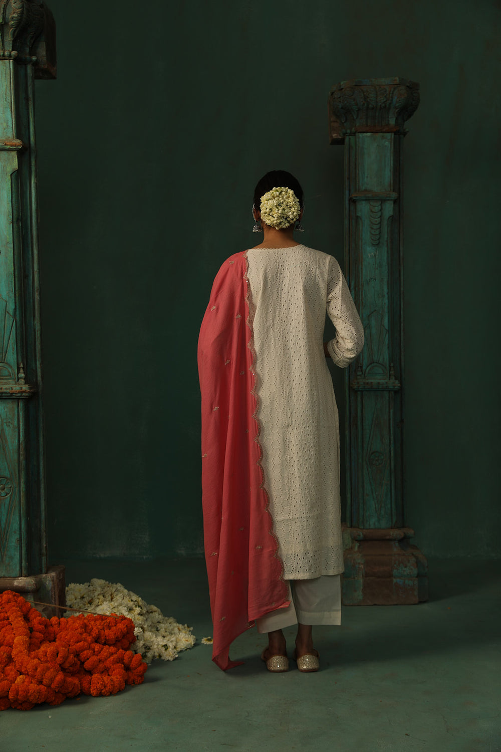 OFF WHITE SCHIFFLI COTTON SUIT SET (WITH PANTS AND DUPATTA)