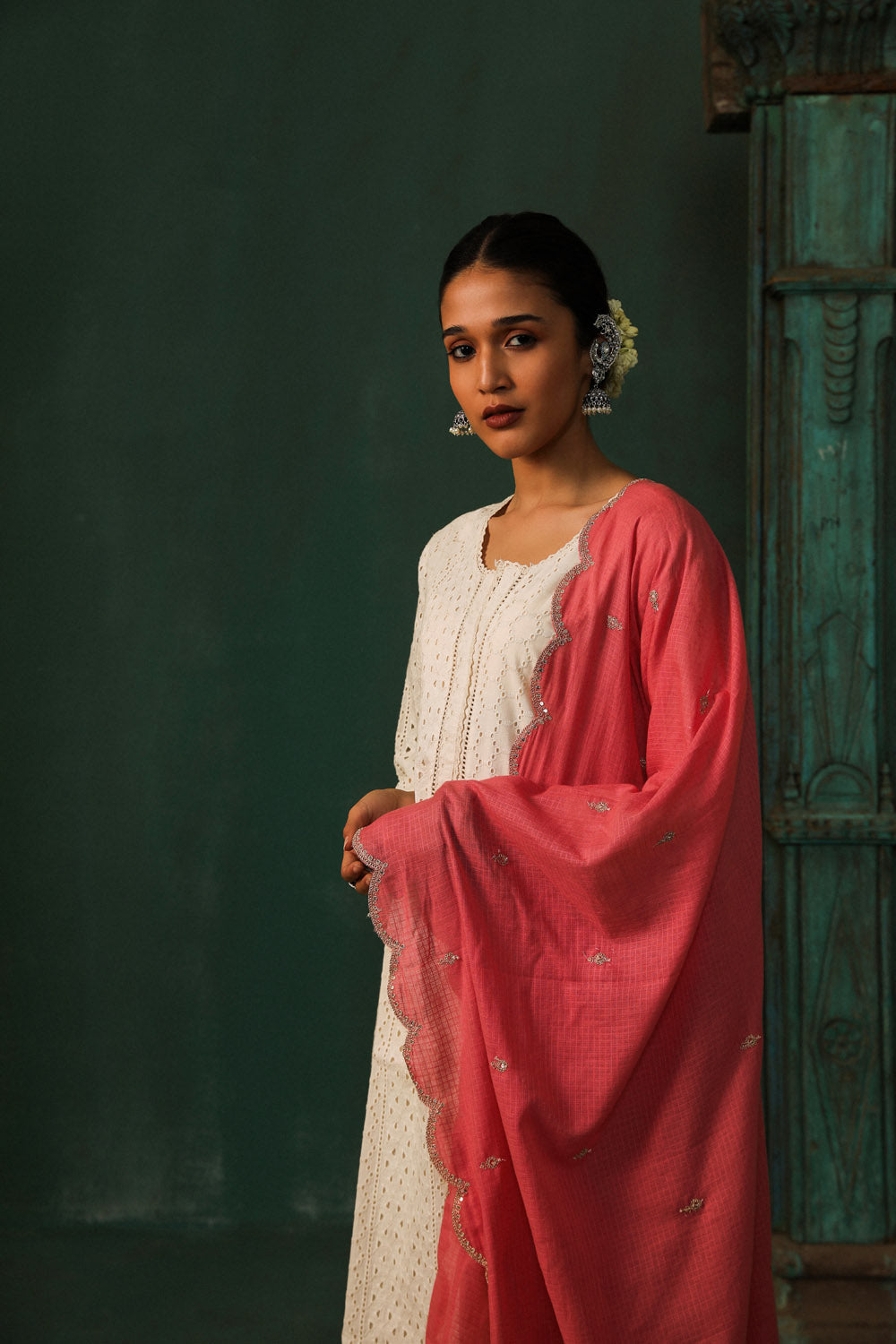 OFF WHITE SCHIFFLI COTTON SUIT SET (WITH PANTS AND DUPATTA)