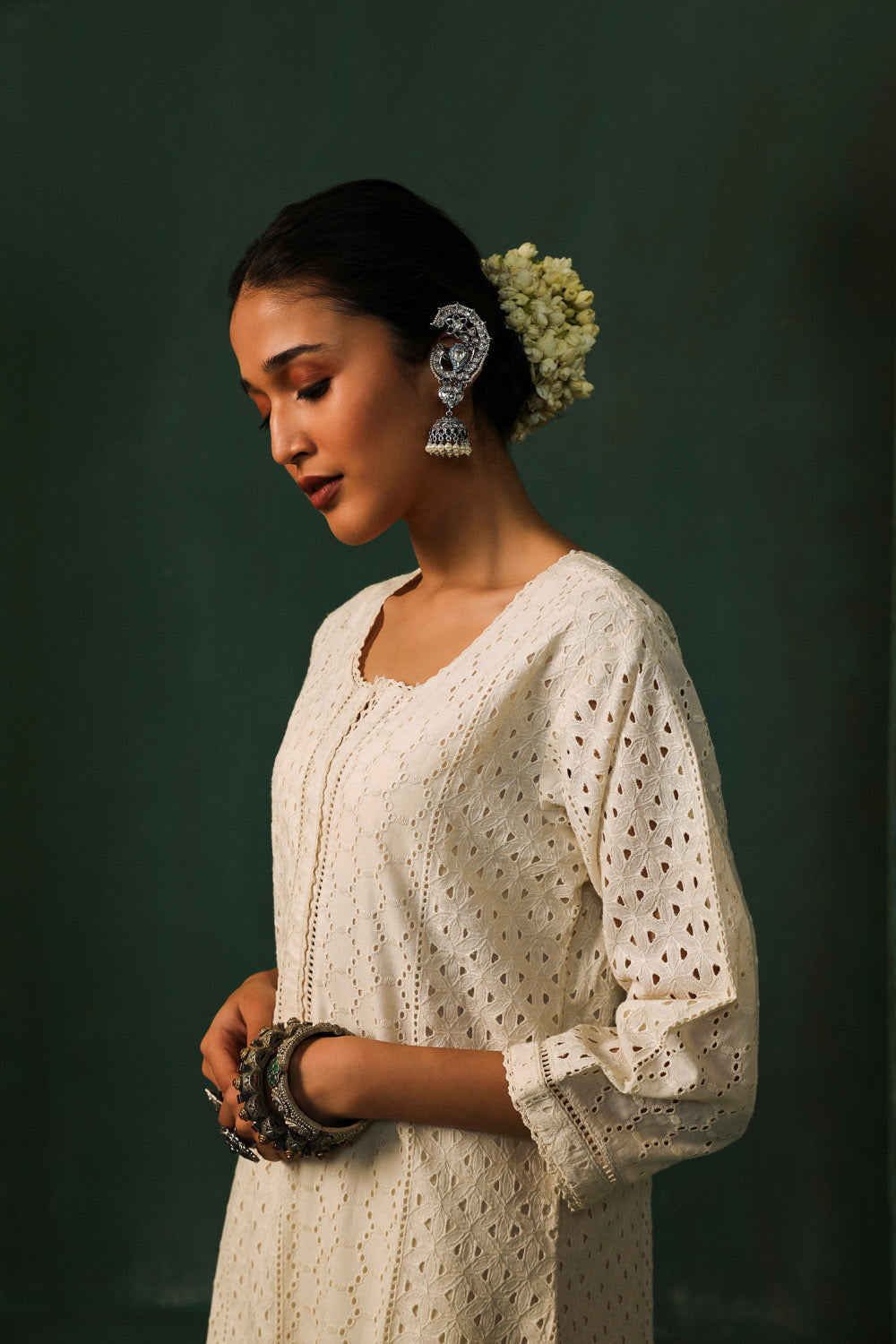 OFF WHITE SCHIFFLI COTTON SUIT SET (WITH PANTS AND DUPATTA)