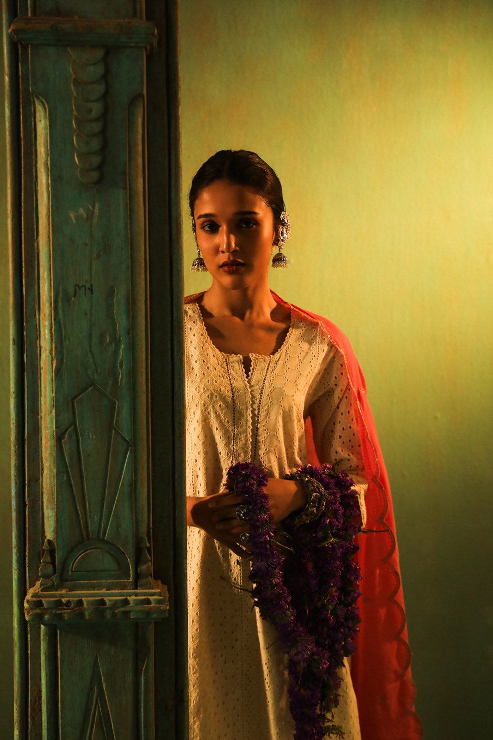 OFF WHITE SCHIFFLI COTTON SUIT SET (WITH PANTS AND DUPATTA)