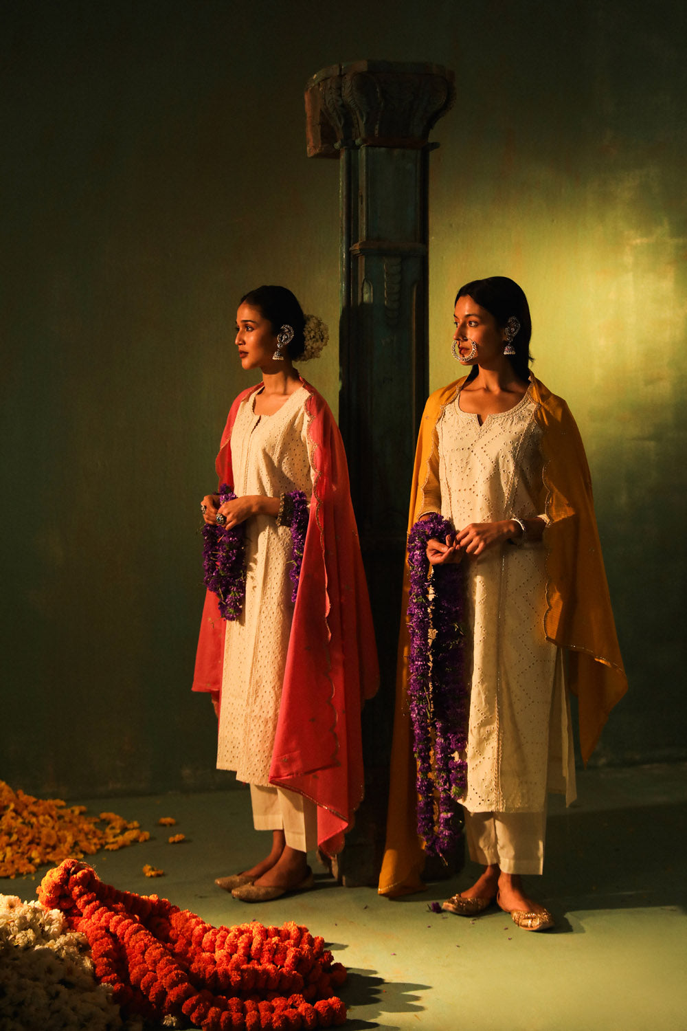 OFF WHITE SCHIFFLI COTTON SUIT SET (WITH PANTS AND DUPATTA)