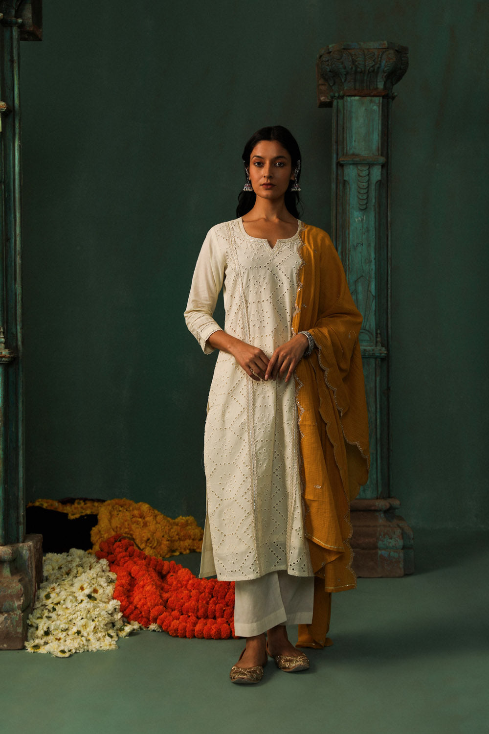 OFF WHITE SCHIFFLI COTTON SUIT SET (WITH PANTS AND DUPATTA)