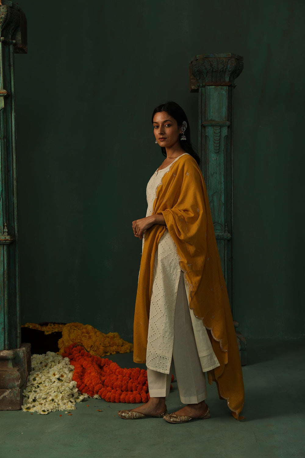 OFF WHITE SCHIFFLI COTTON SUIT SET (WITH PANTS AND DUPATTA)