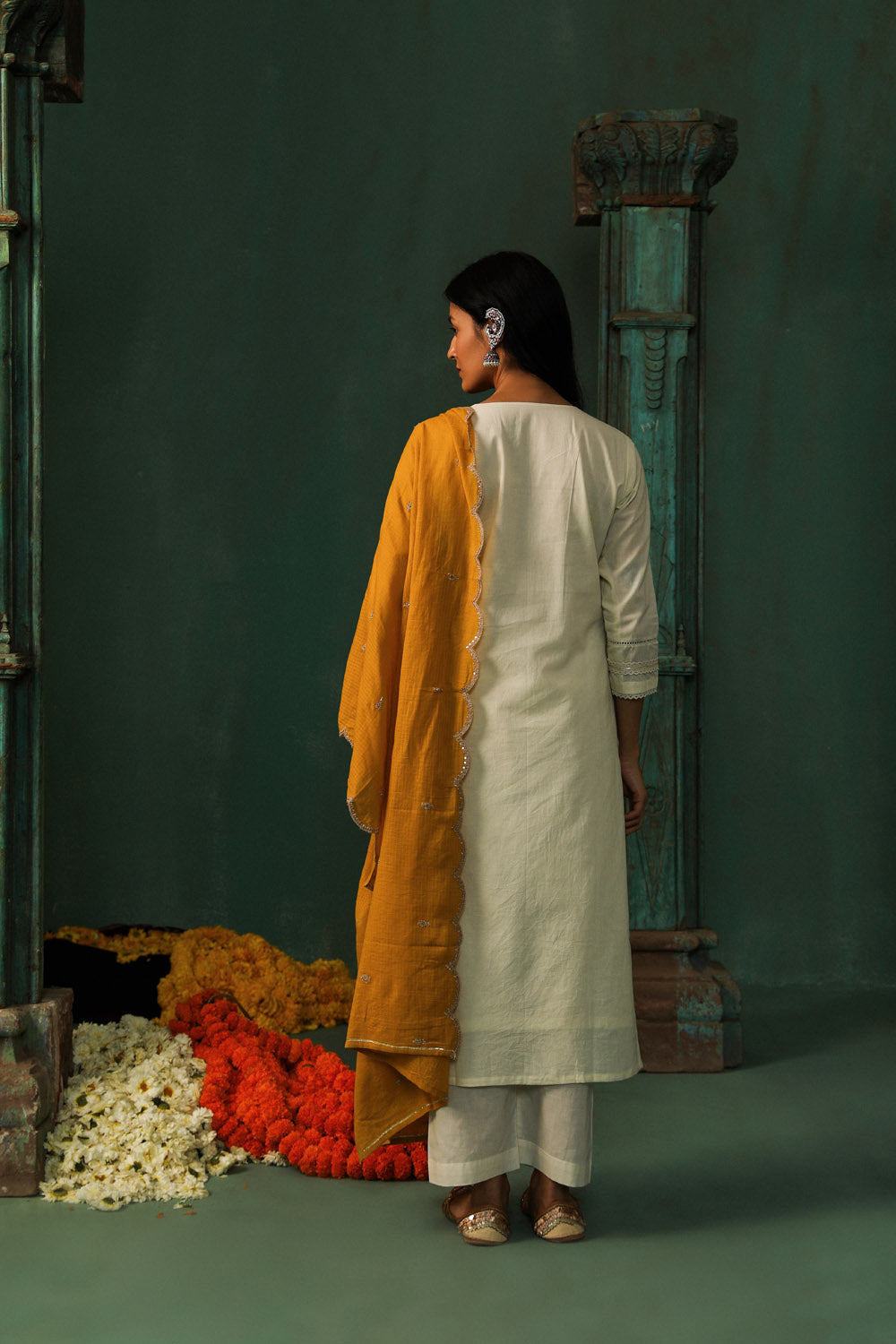 OFF WHITE SCHIFFLI COTTON SUIT SET (WITH PANTS AND DUPATTA)