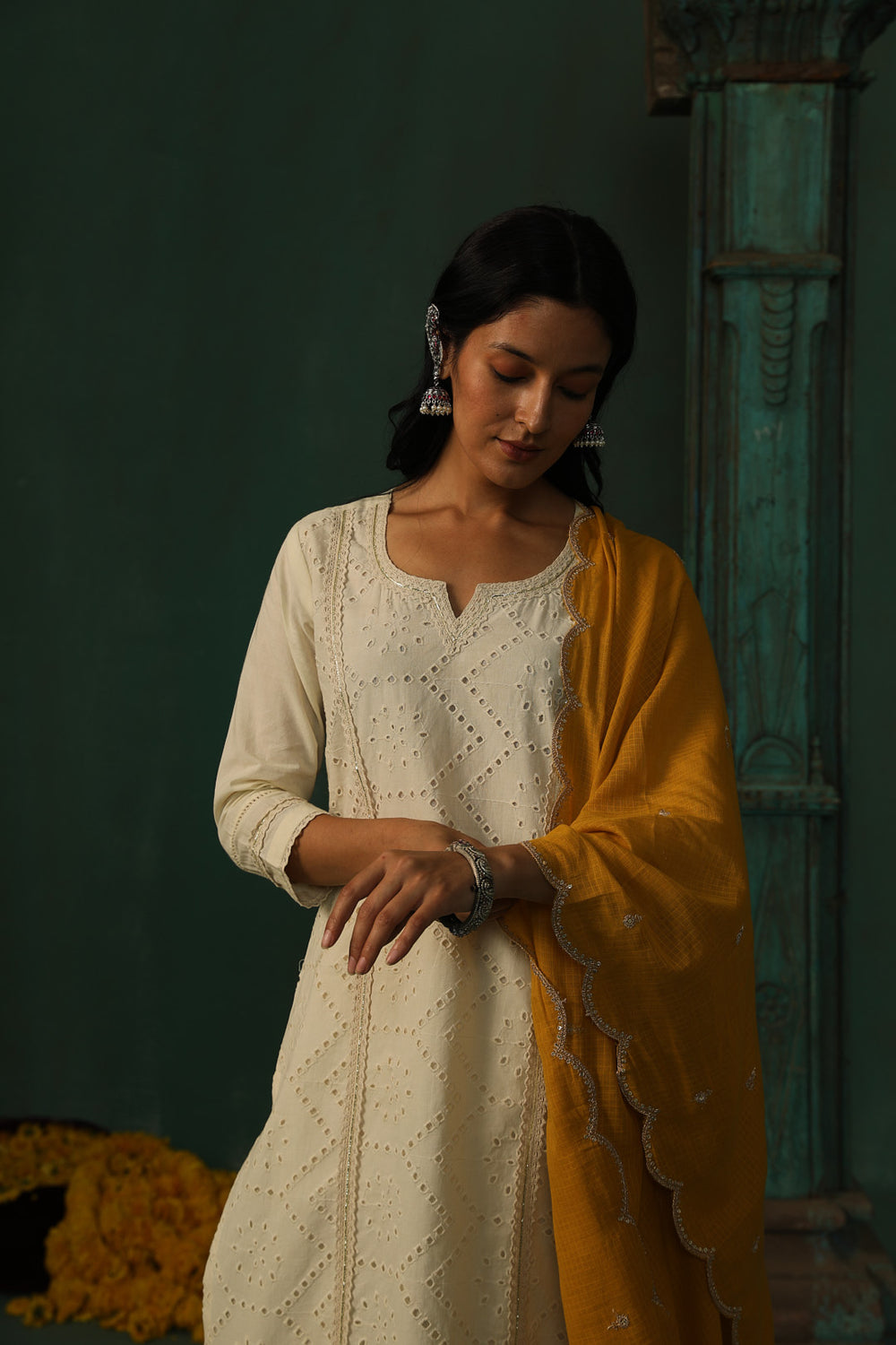 OFF WHITE SCHIFFLI COTTON SUIT SET (WITH PANTS AND DUPATTA)
