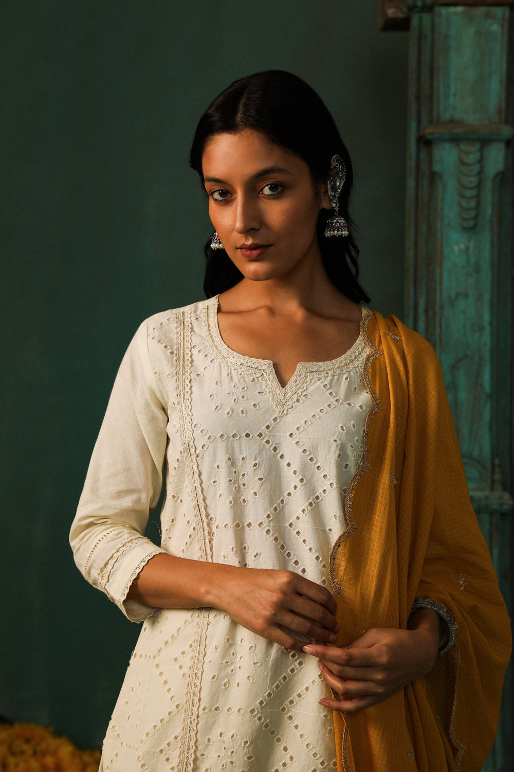 OFF WHITE SCHIFFLI COTTON SUIT SET (WITH PANTS AND DUPATTA)