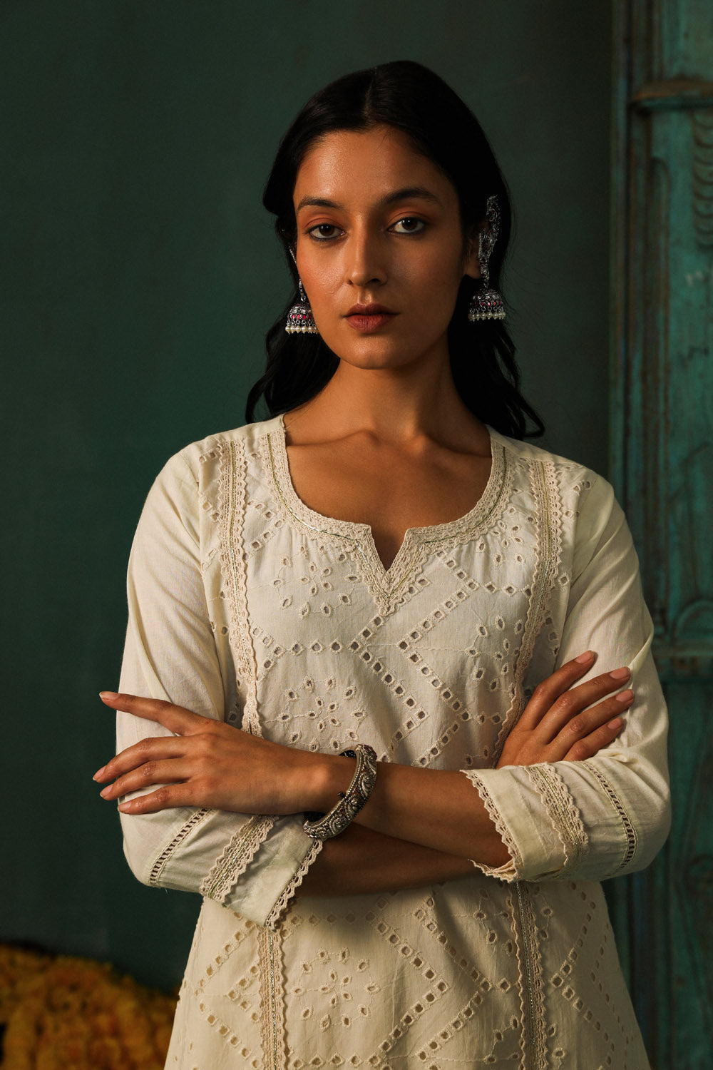 OFF WHITE SCHIFFLI COTTON SUIT SET (WITH PANTS AND DUPATTA)