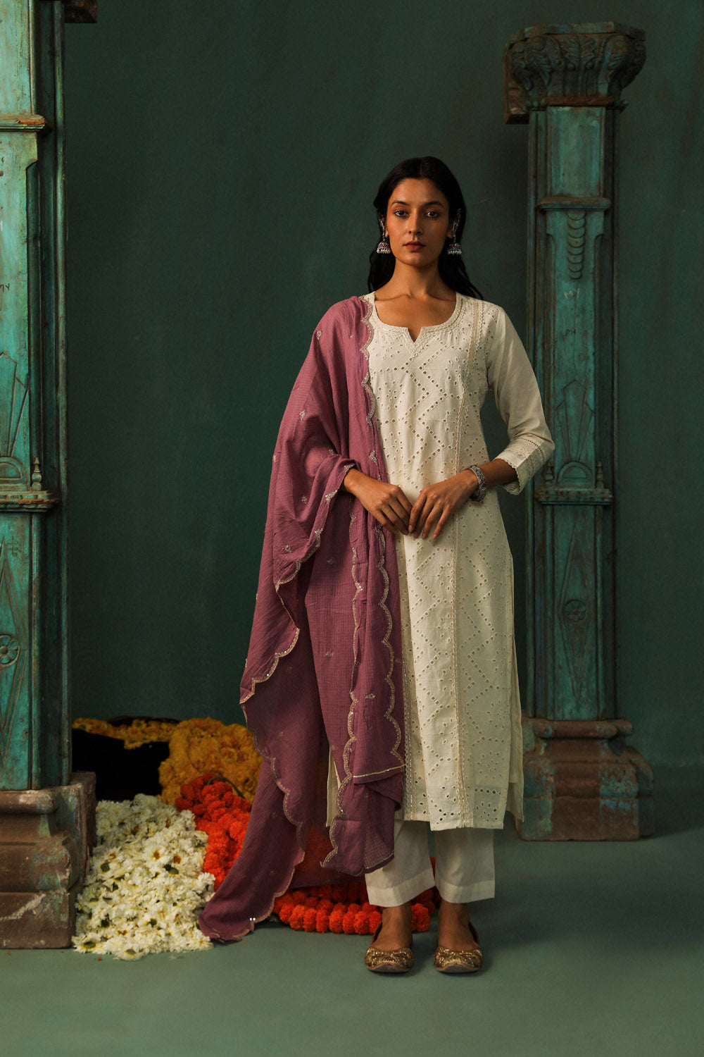 OFF WHITE SCHIFFLI COTTON SUIT SET (WITH PANTS AND DUPATTA)