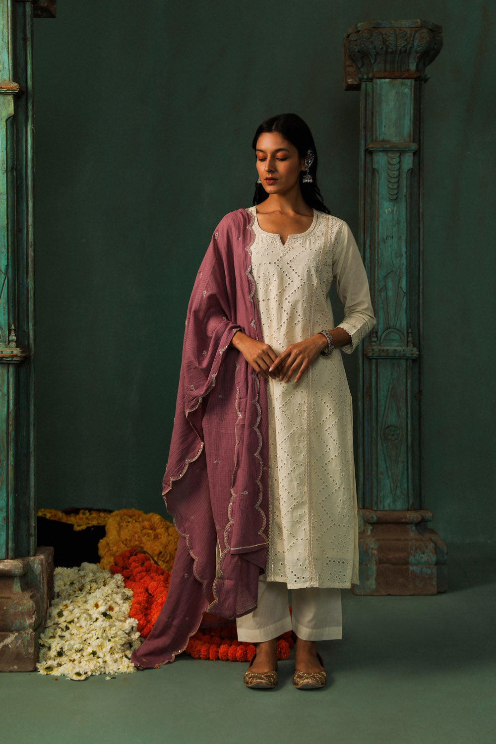 OFF WHITE SCHIFFLI COTTON SUIT SET (WITH PANTS AND DUPATTA)