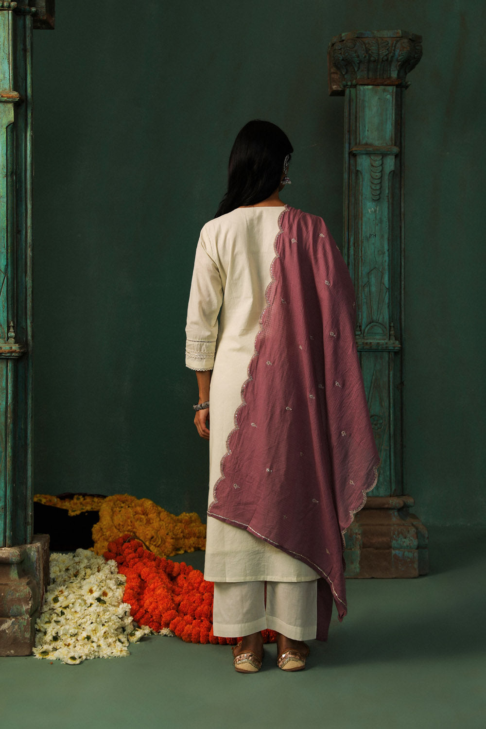 OFF WHITE SCHIFFLI COTTON SUIT SET (WITH PANTS AND DUPATTA)