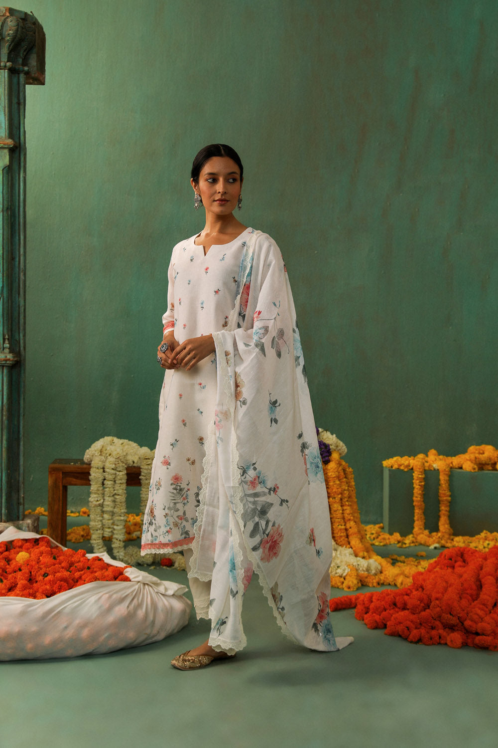 CREAM STRAIGHT FIT PRINTED LINEN SUIT SET (WITH PANTS & DUPATTA)