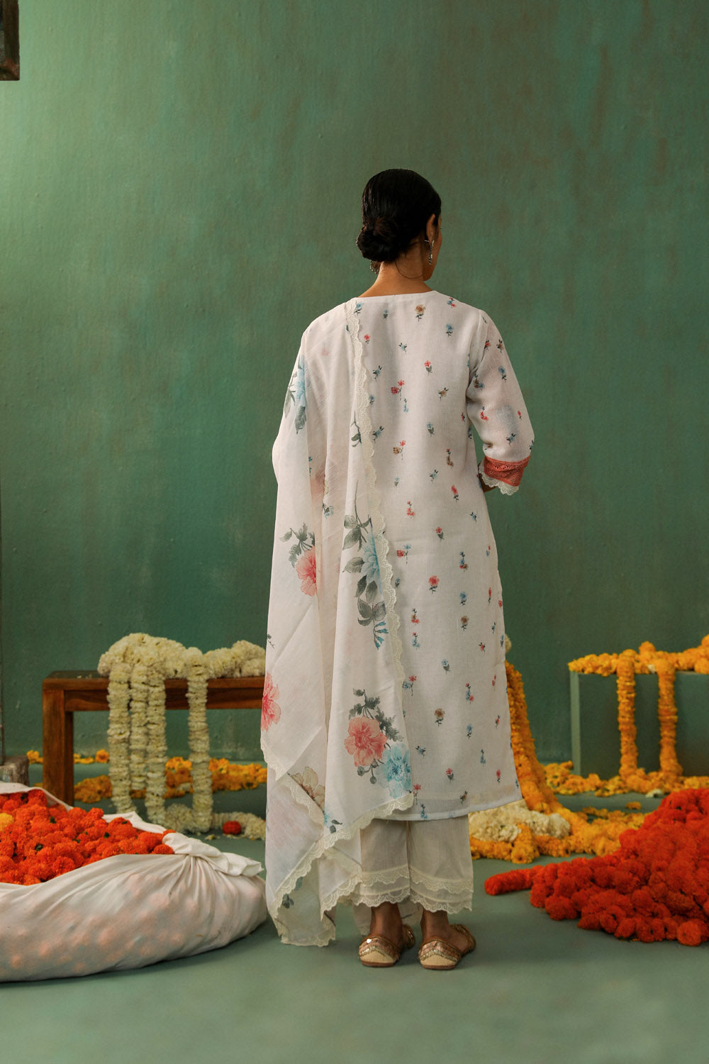 CREAM STRAIGHT FIT PRINTED LINEN SUIT SET (WITH PANTS & DUPATTA)