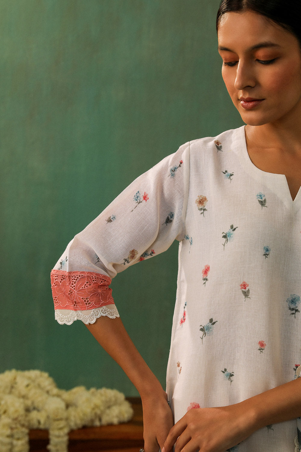 CREAM STRAIGHT FIT PRINTED LINEN SUIT SET (WITH PANTS & DUPATTA)