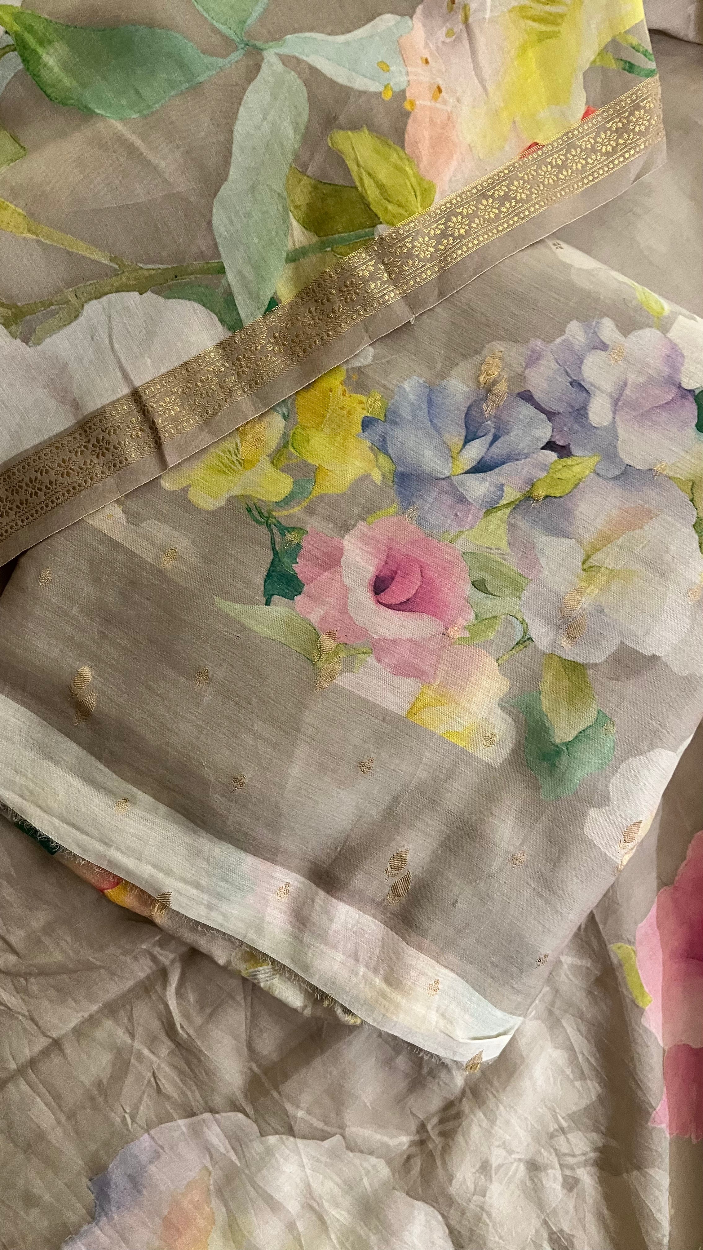 GREY FLORAL PRINTED UNSTITCHED SUIT