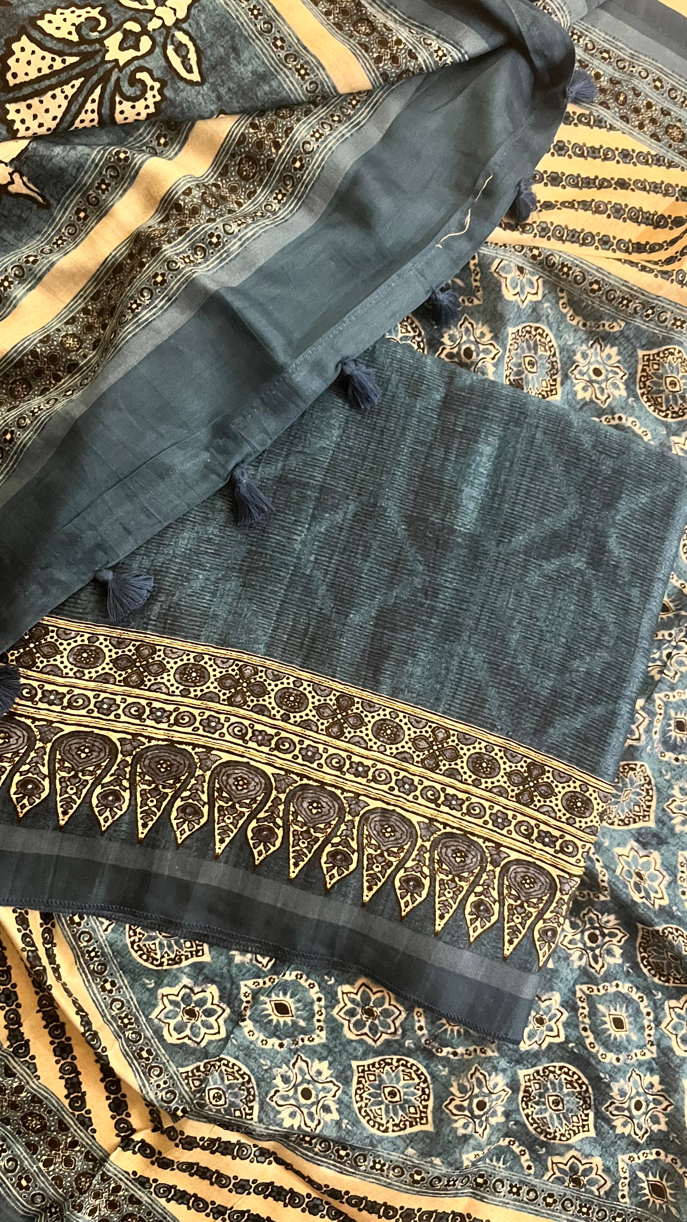BLUE PRINTED UNSTITCHED SUIT