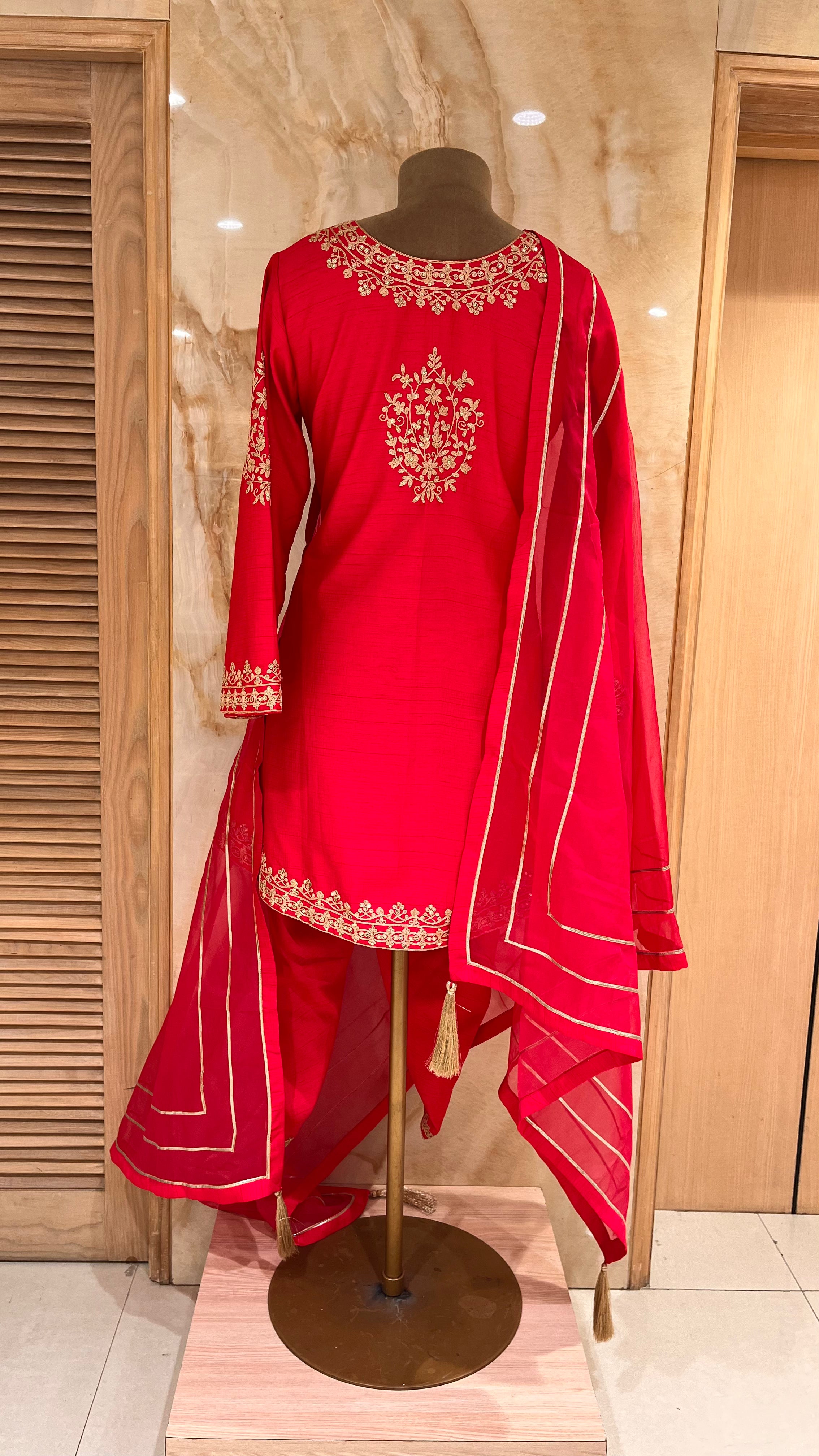ELEGANT RED EMBROIDERED KURTA SET