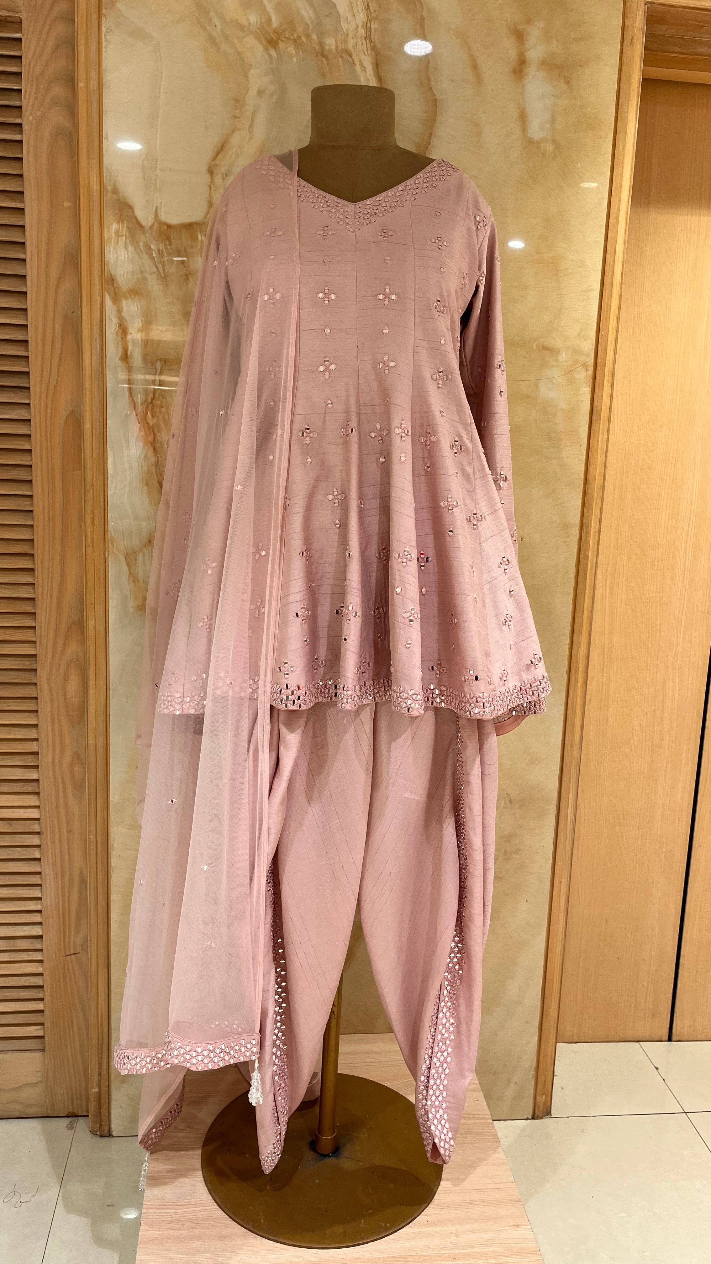 ELEGANT DUSTY PINK EMBELLISHED ETHNIC SUIT SET