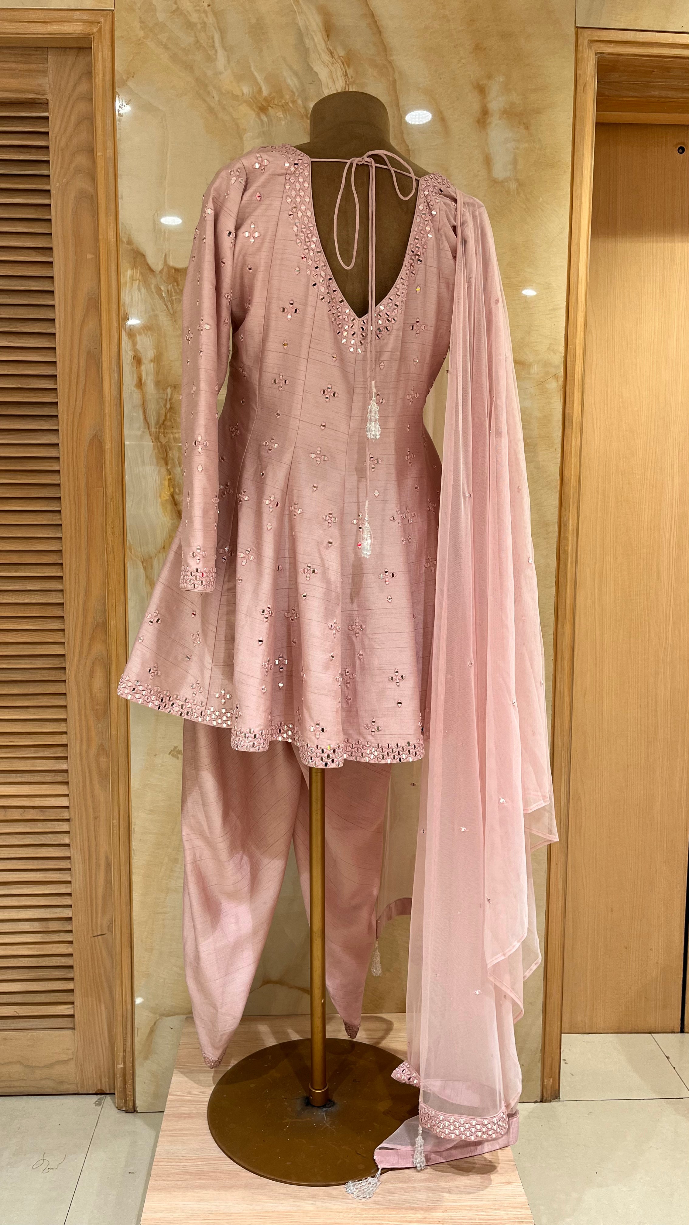 ELEGANT DUSTY PINK EMBELLISHED ETHNIC SUIT SET