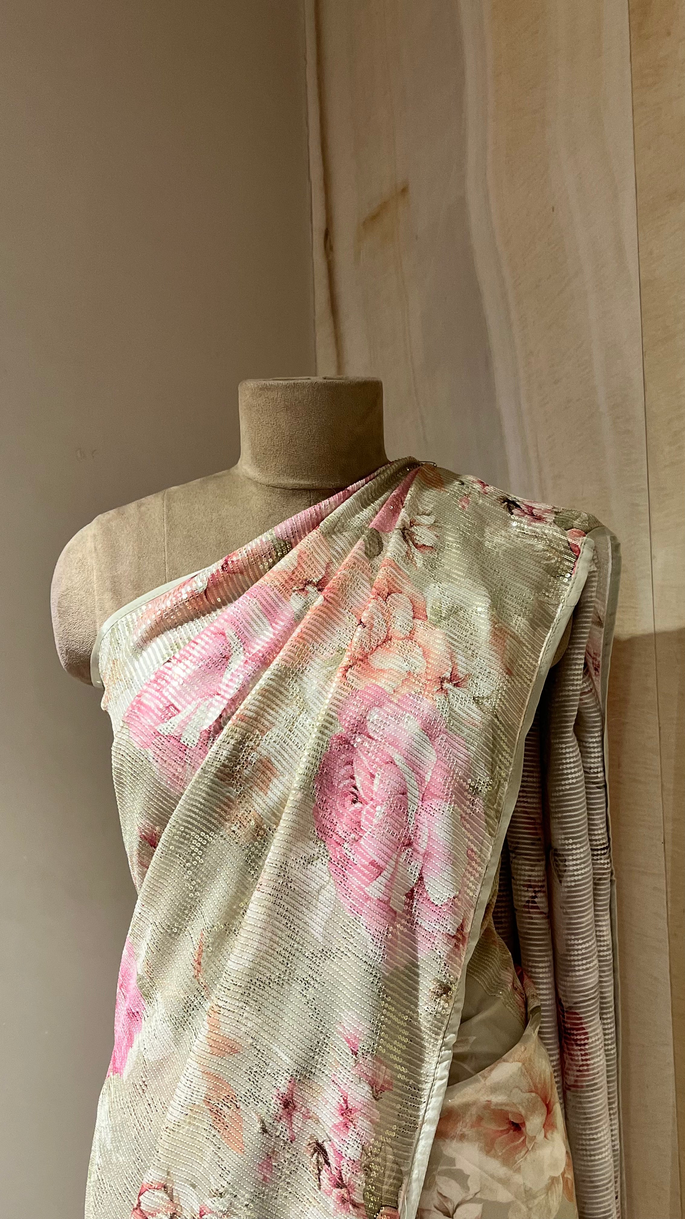 LIGHT GREY FLORAL PRINT SAREE