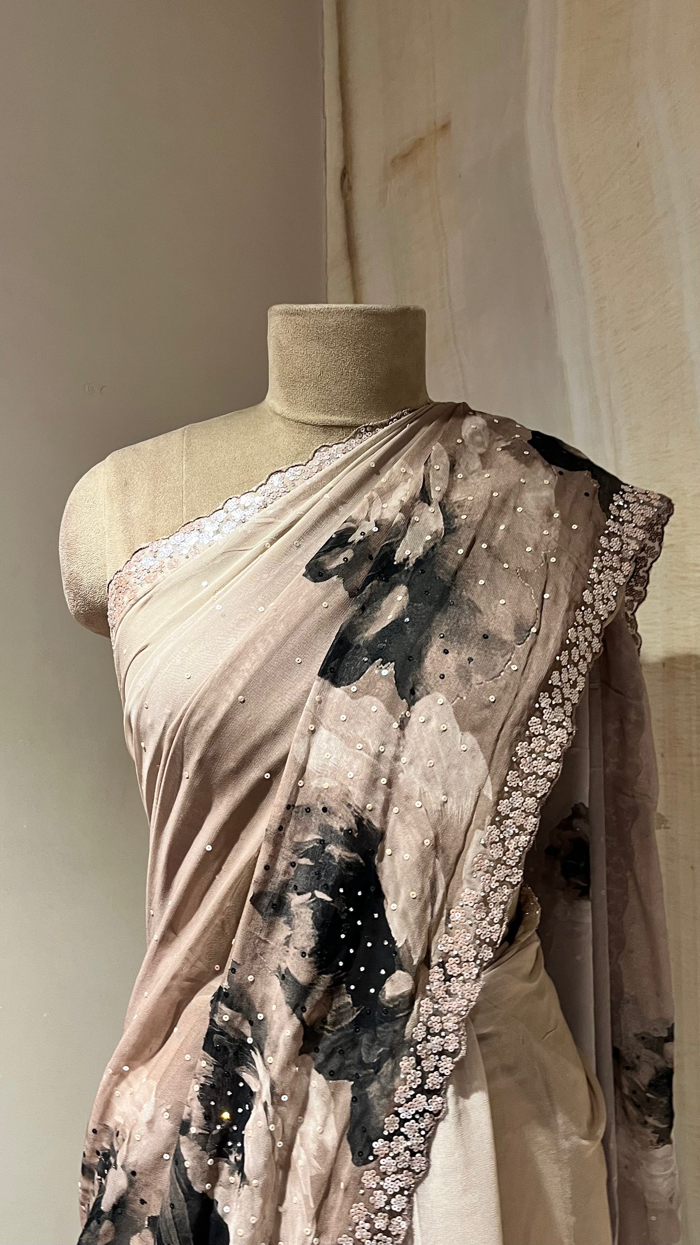 DUSTY MAUVE FLORAL EMBELLISHED SAREE