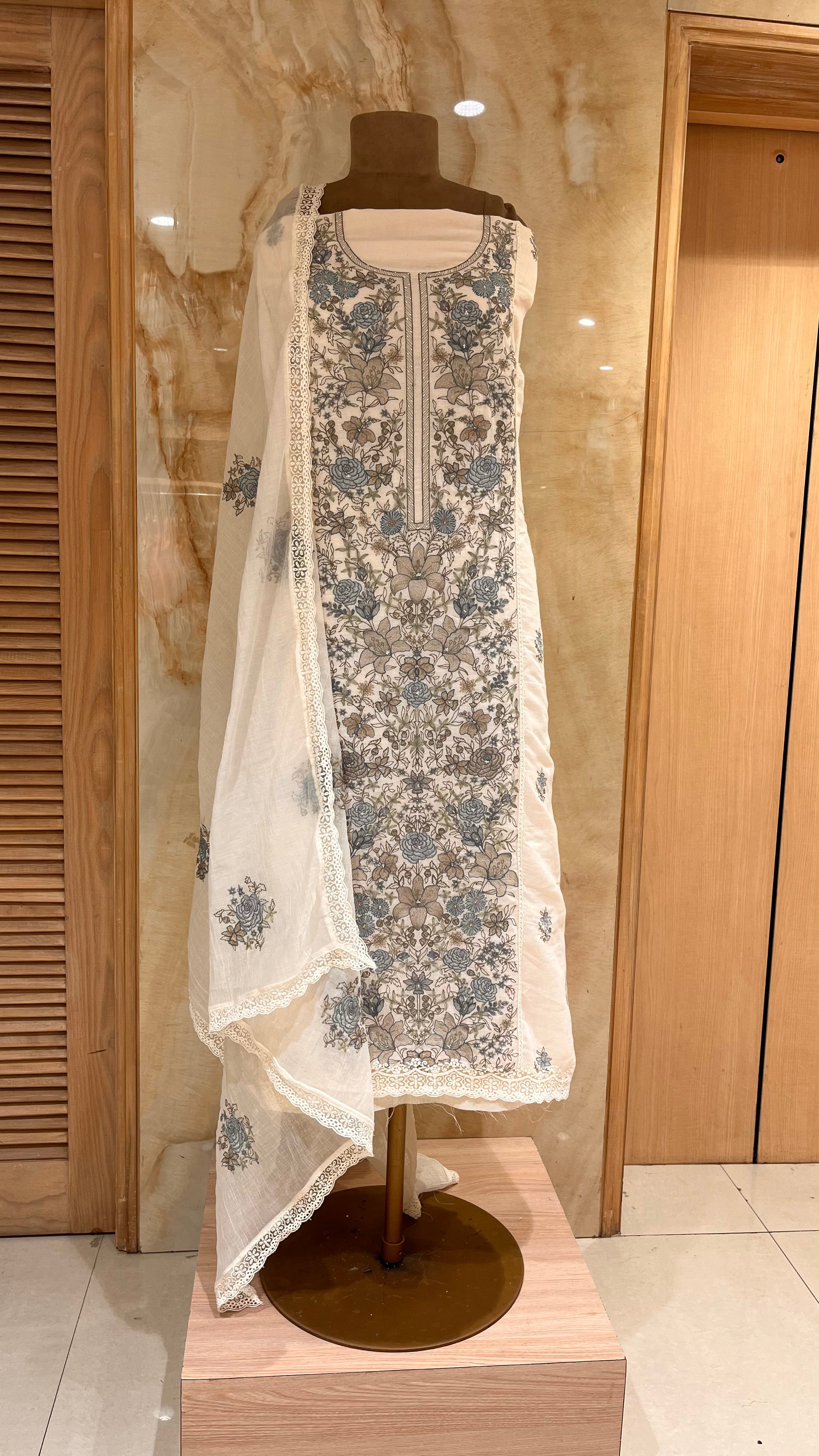 ELEGANT OFF WHITE FLORAL UNSTITCHED SUIT SET
