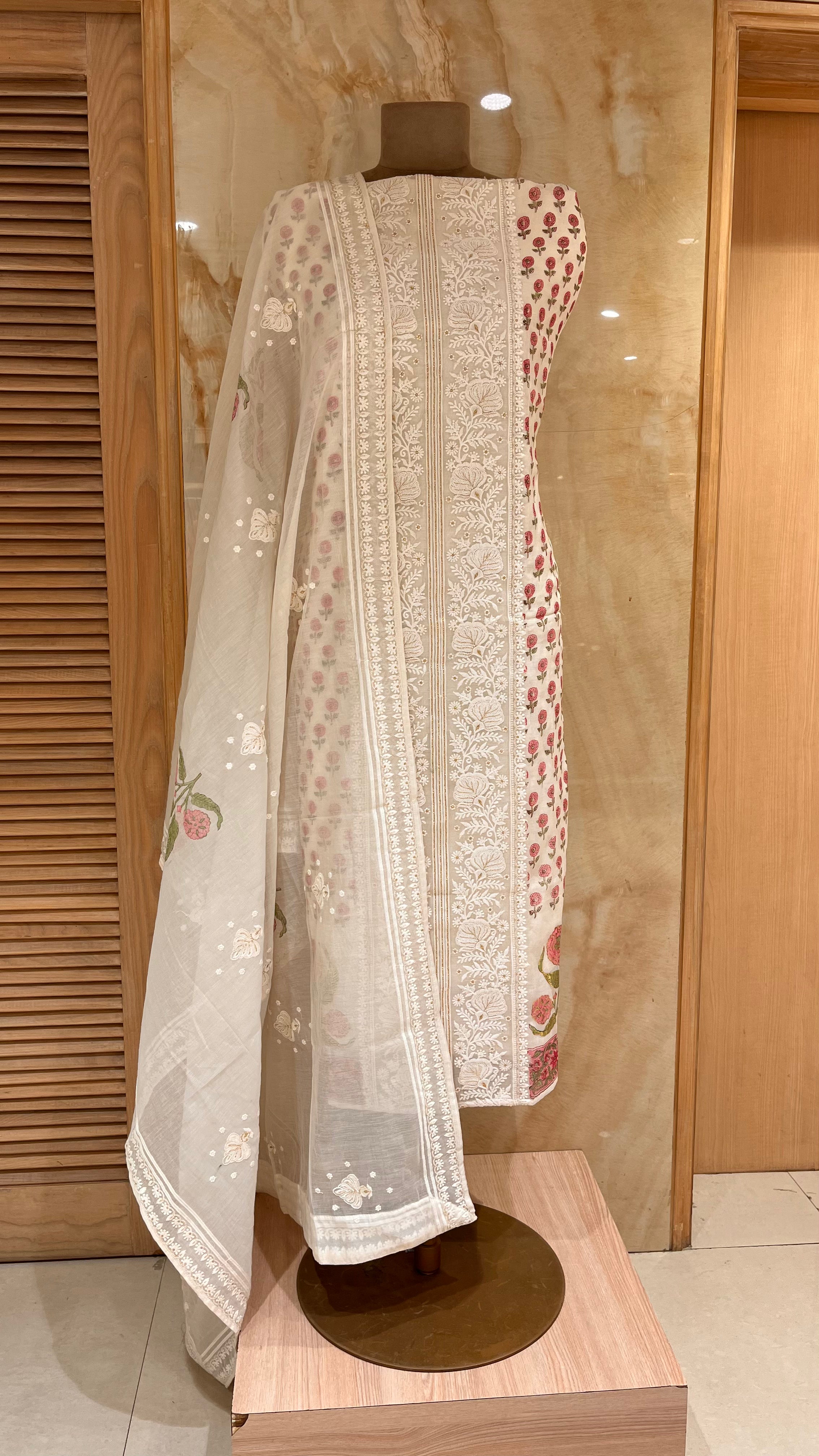ELEGANT OFF WHITE EMBROIDERED UNSTITCHED SUIT SET