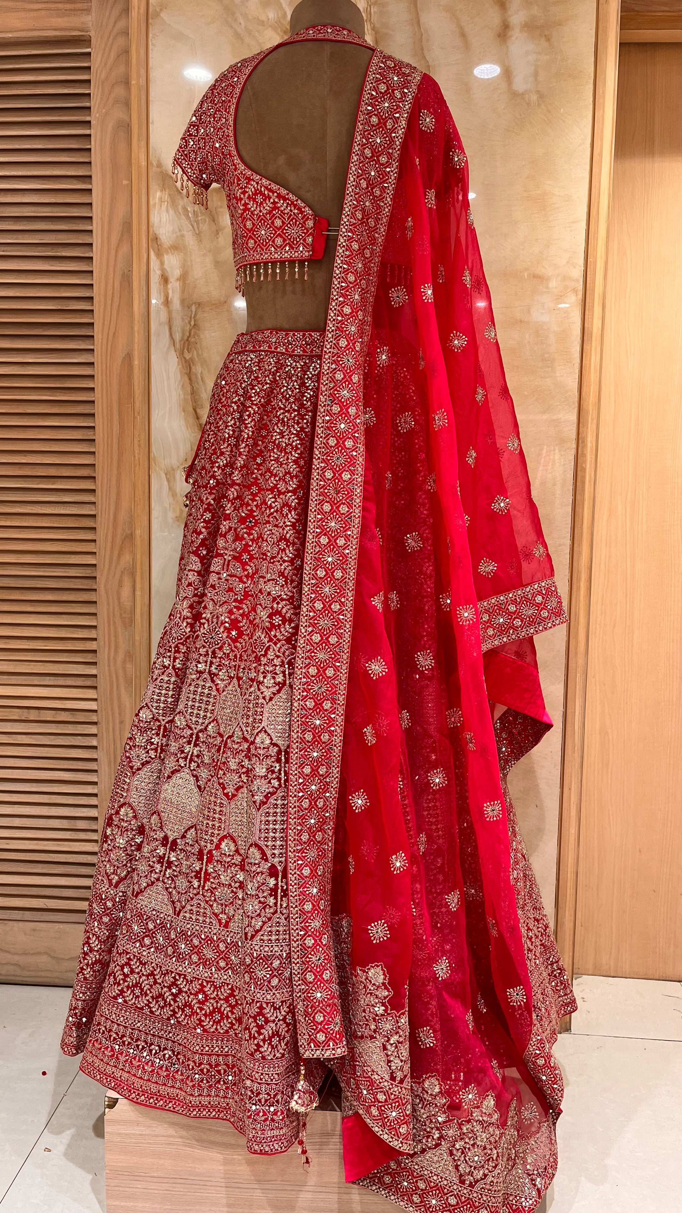 ELEGANT TRADITIONAL LEHENGA FOR WEDDINGS & FESTIVE OCCASIONS