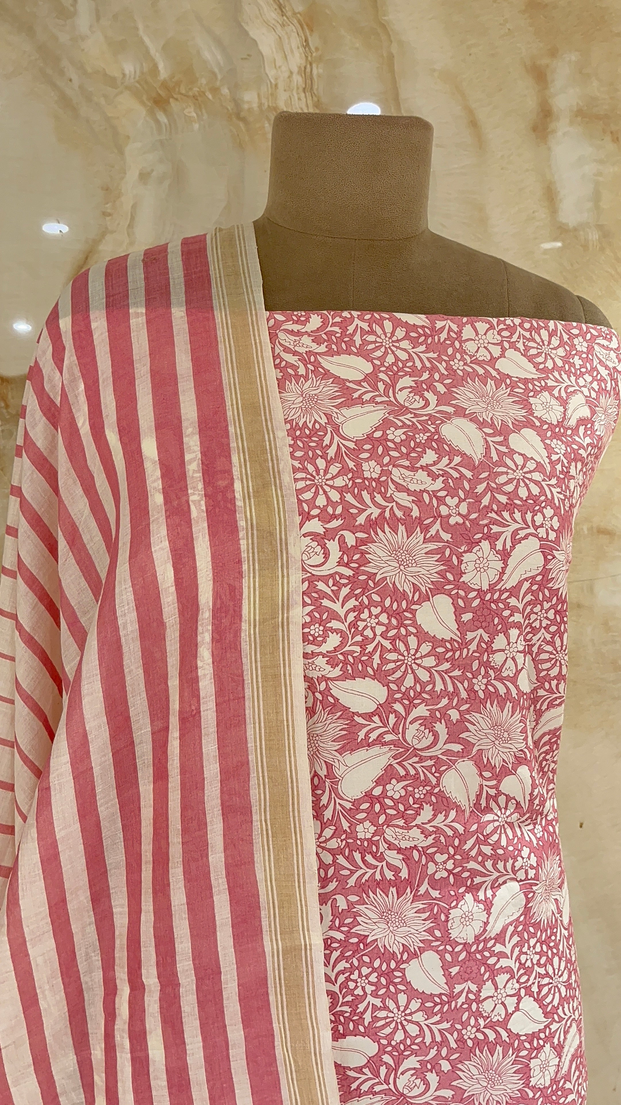 ELEGANT PINK FLORAL PRINT UNSTITCHED SUIT SET