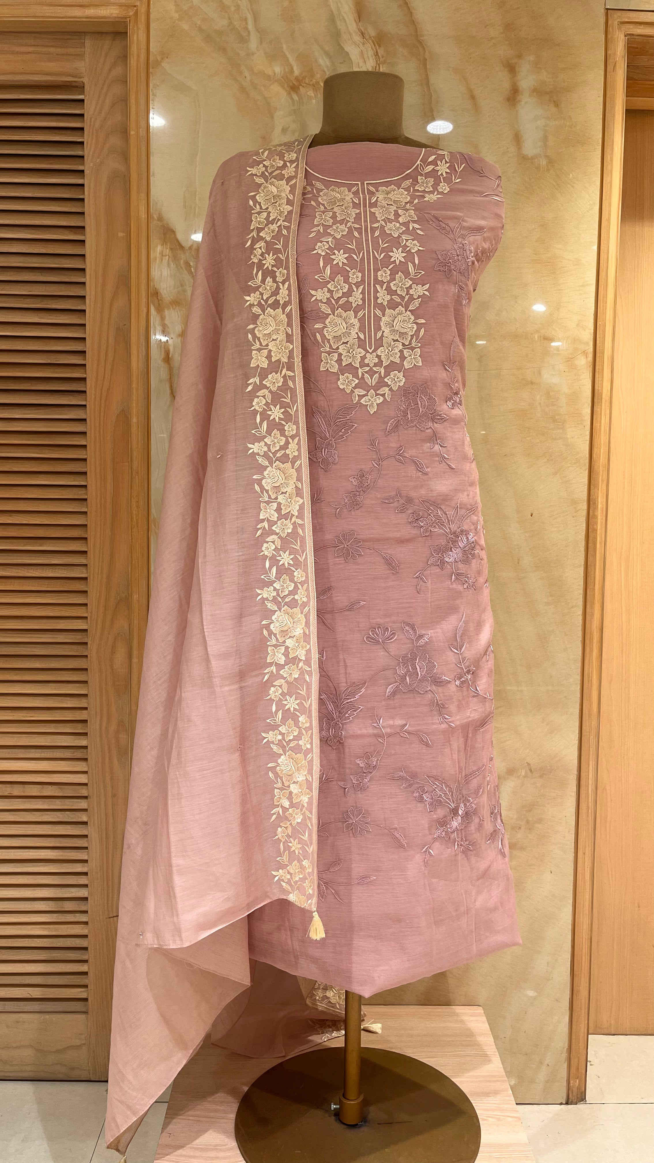 ELEGANT DUSTY PINK FLORAL EMBROIDERED UNSTITCHED SUIT SET