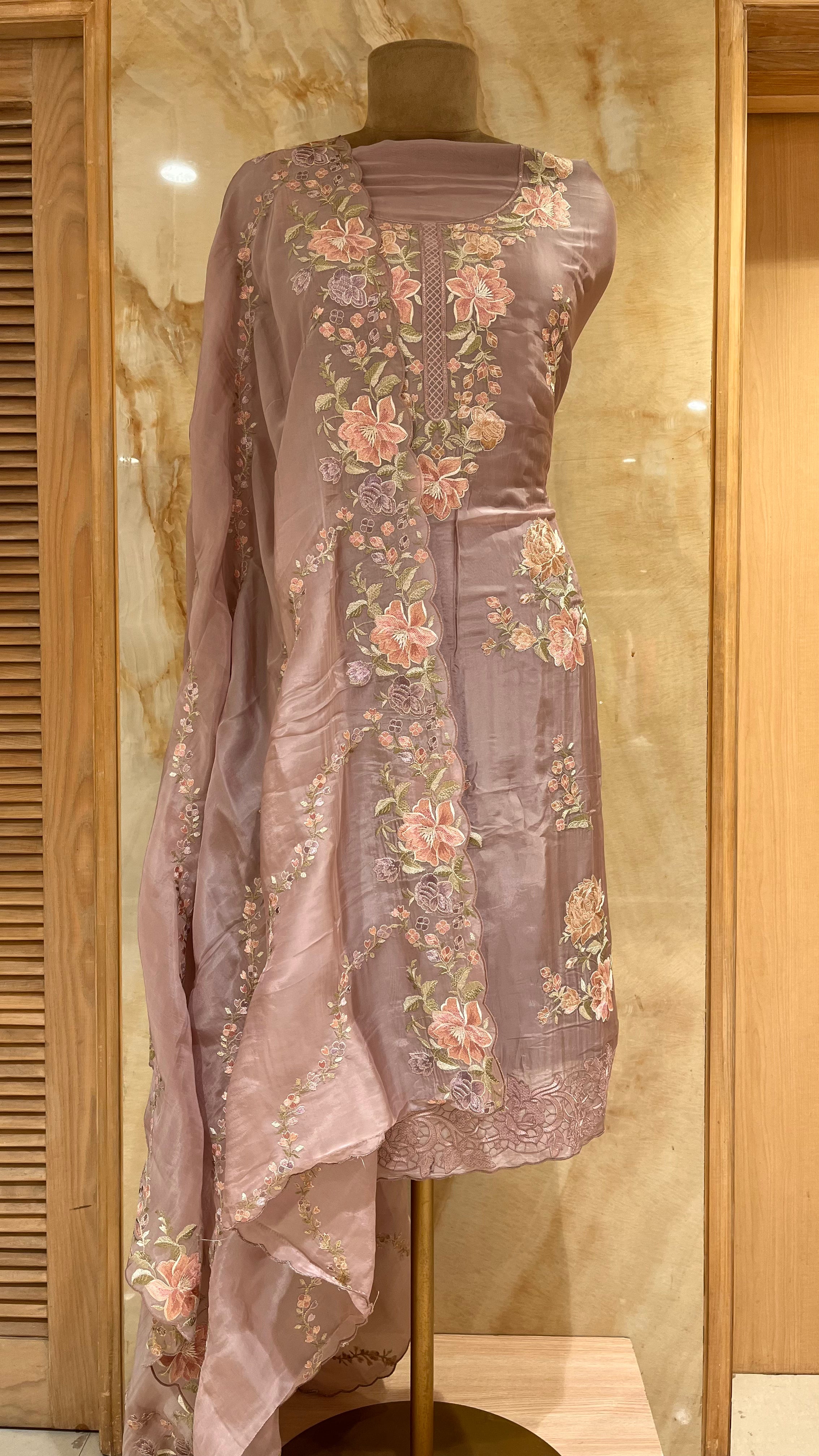 LUXURIOUS MAUVE FLORAL EMBROIDERED UNSTITCHED SUIT SET