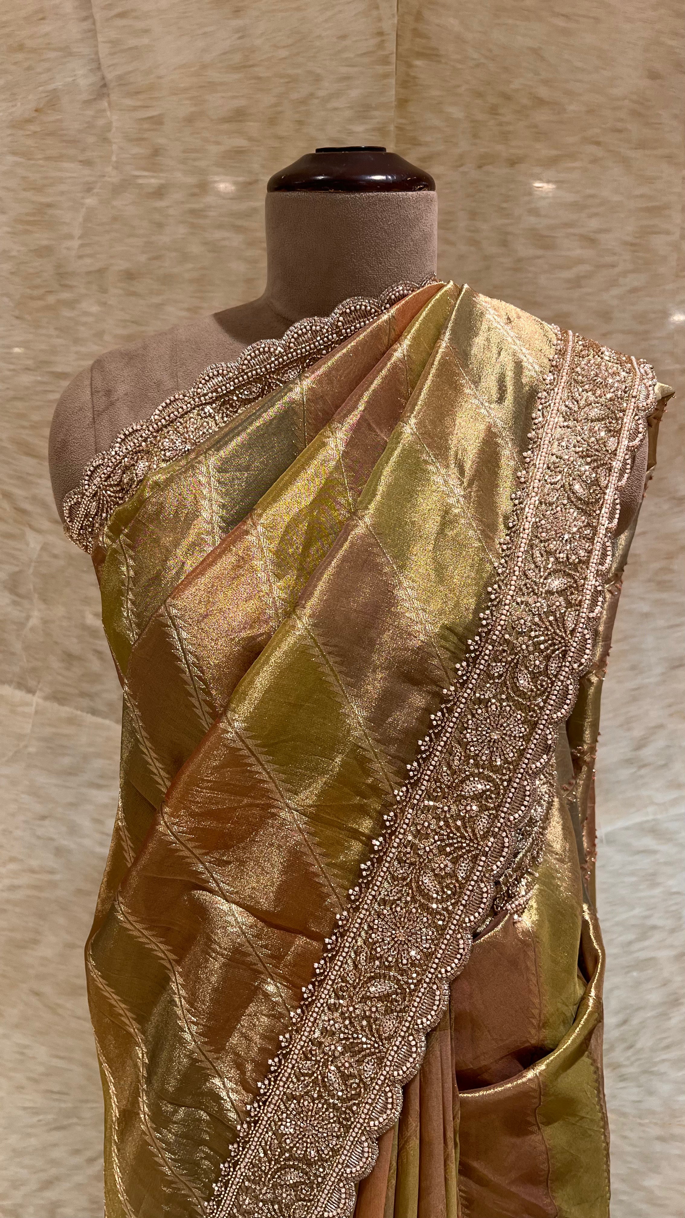 BEAUTIFUL TRADITIONAL SAREE WITH ELEGANT FINISH