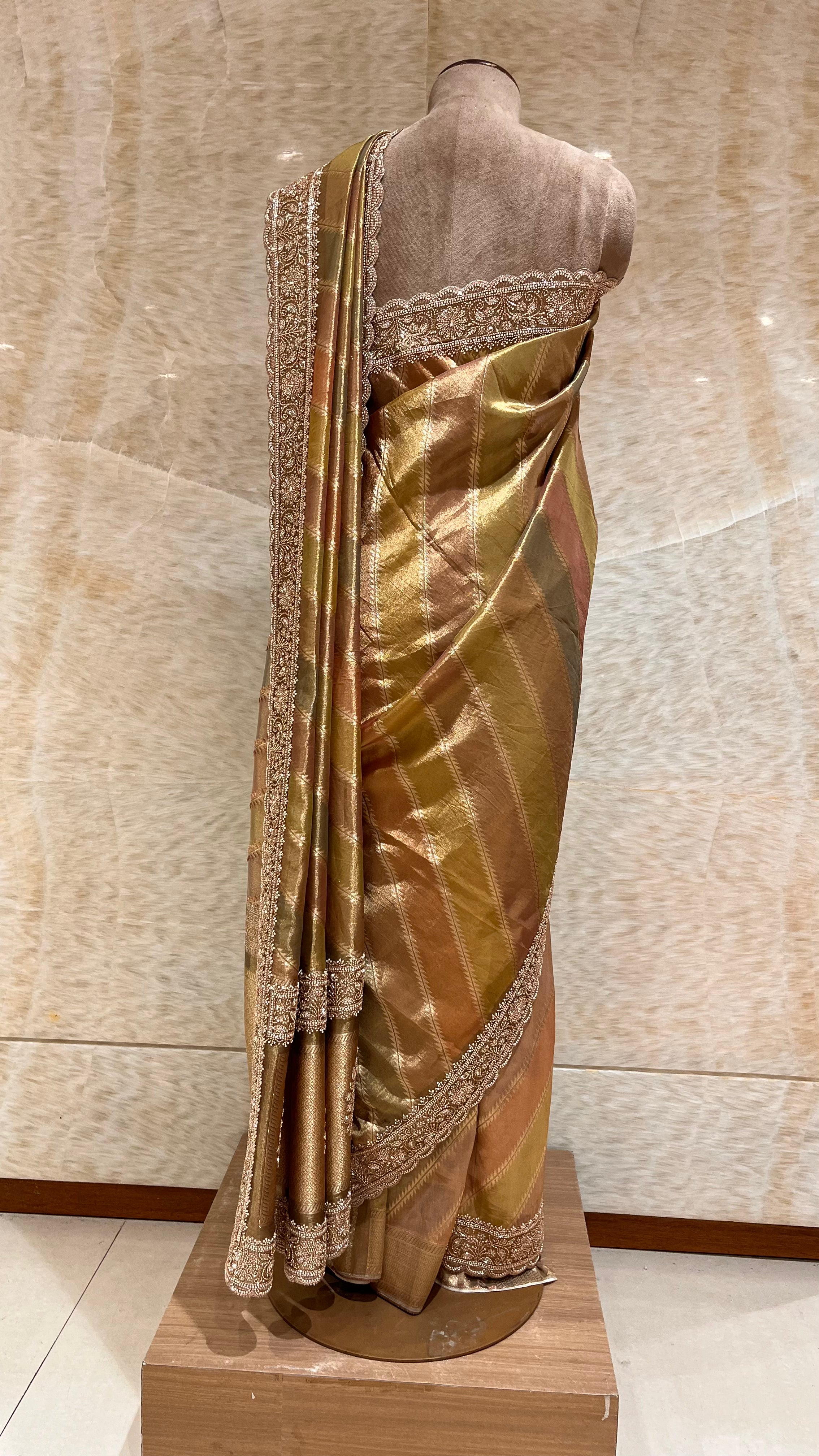 BEAUTIFUL TRADITIONAL SAREE WITH ELEGANT FINISH