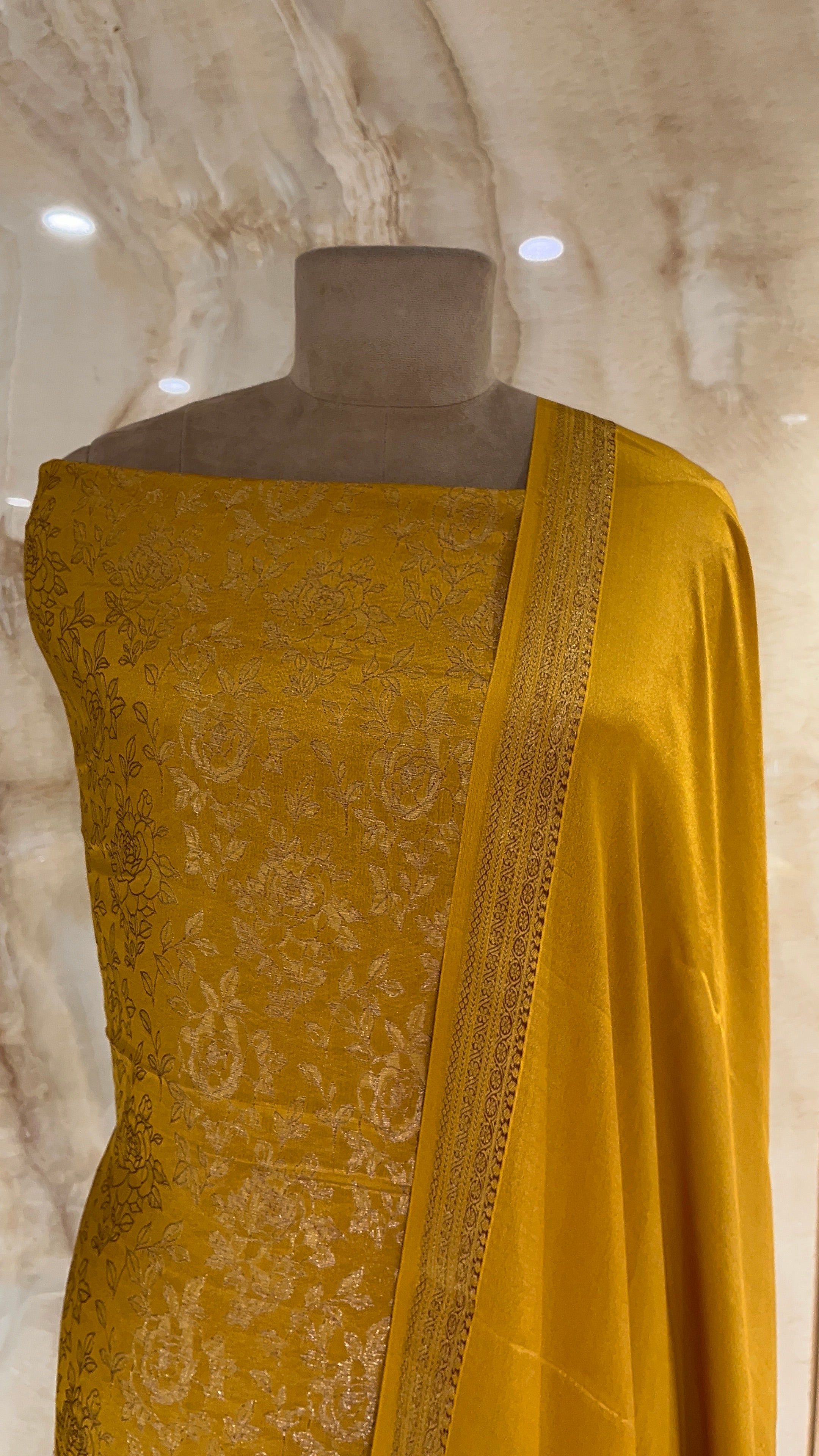 SIMPLE ELEGANT UNSTITCHED SUIT SET WITH DUPATTA