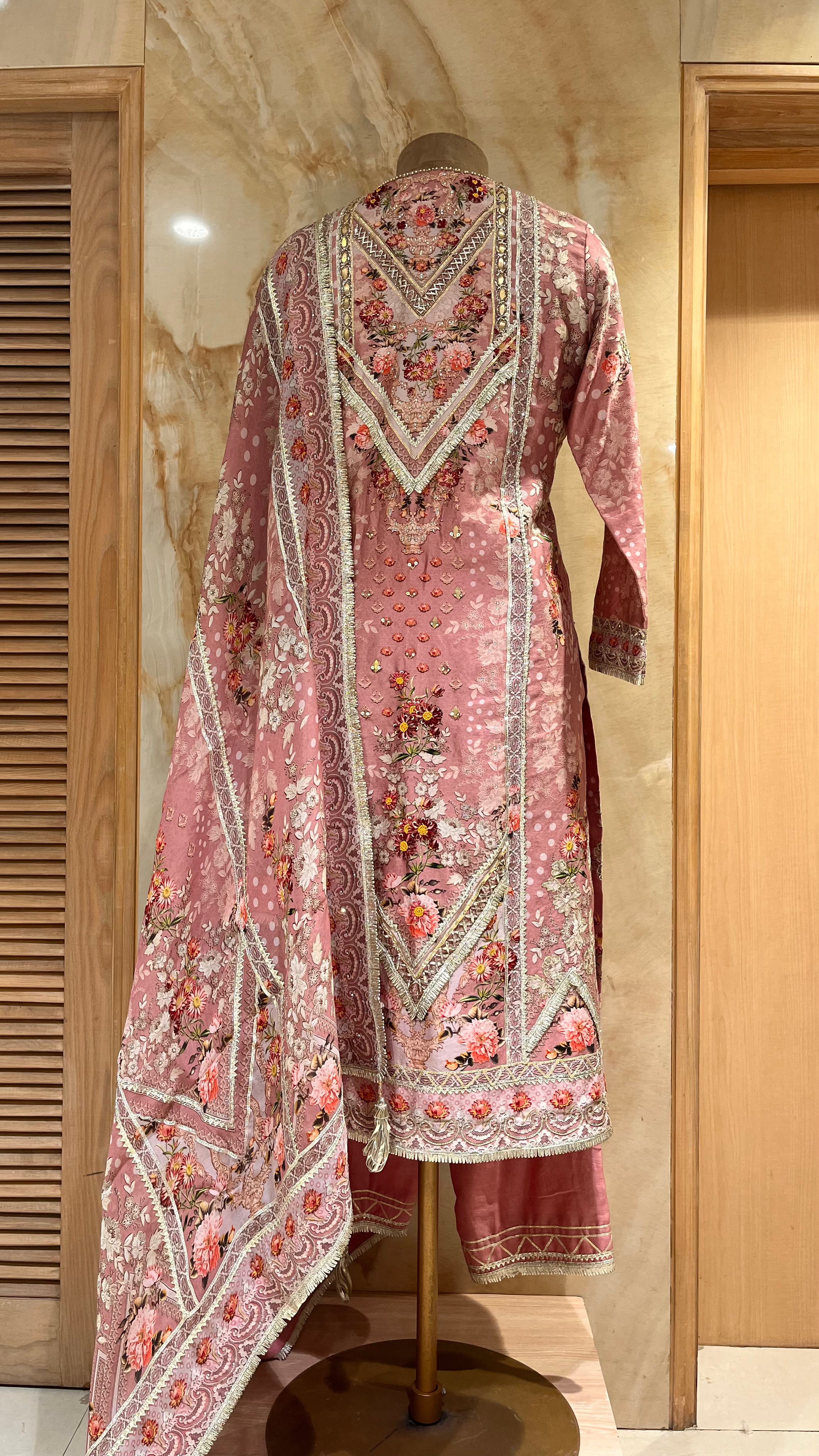 STYLISH READYMADE SUIT WITH ELEGANT DESIGN