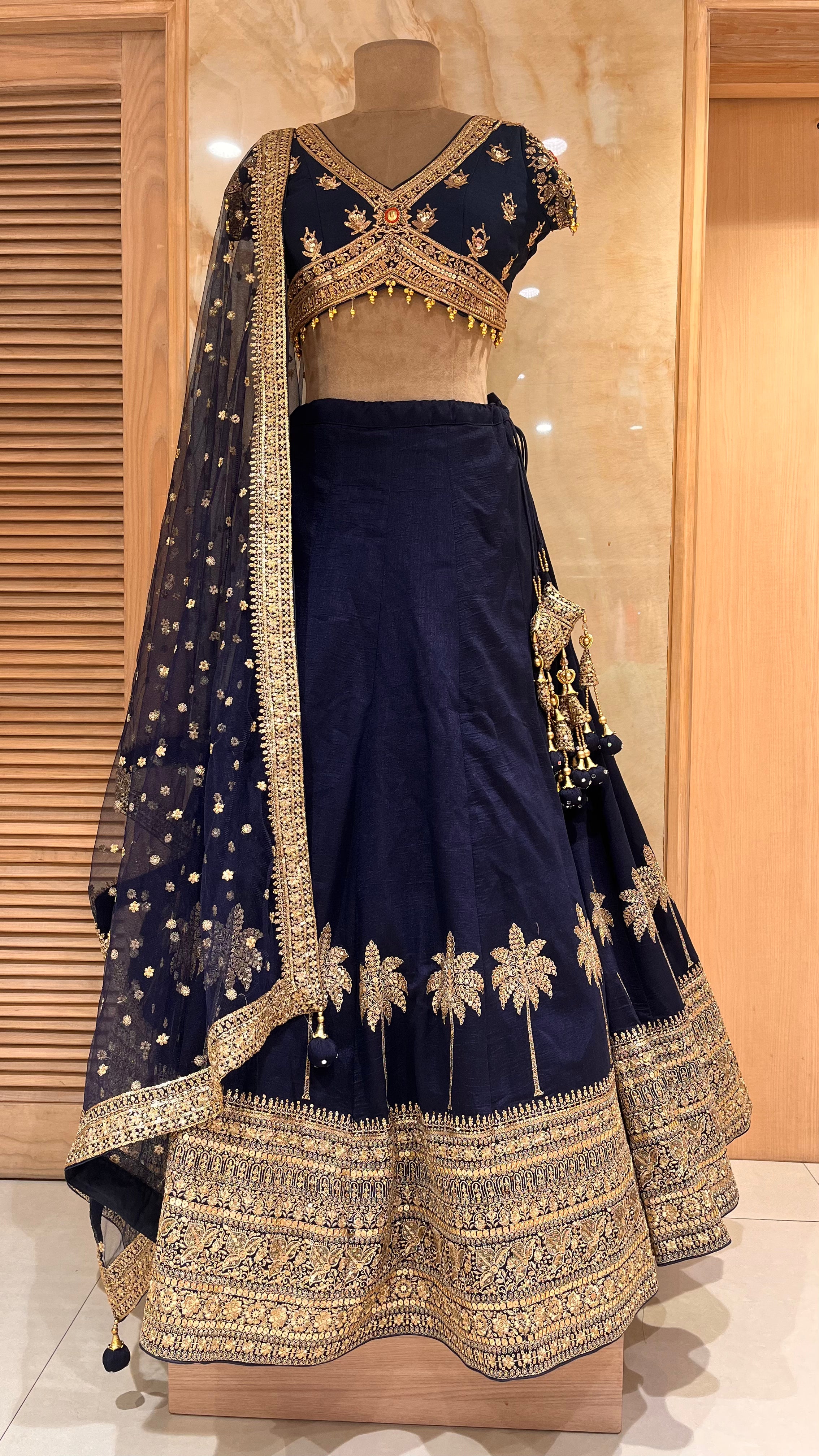 ELEGANT DESIGNER LEHENGA WITH BEAUTIFUL TRADITIONAL WORK