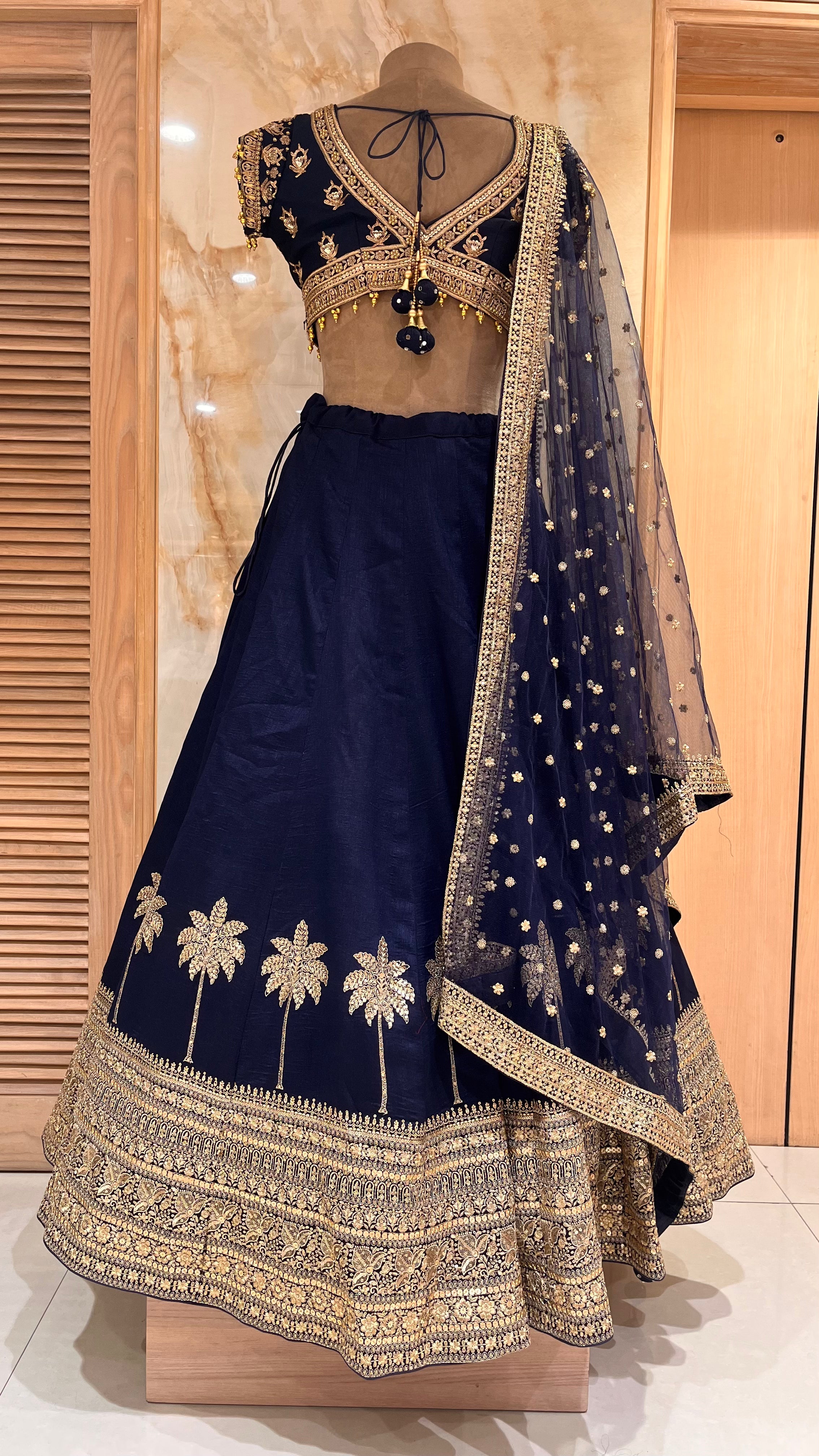 ELEGANT DESIGNER LEHENGA WITH BEAUTIFUL TRADITIONAL WORK