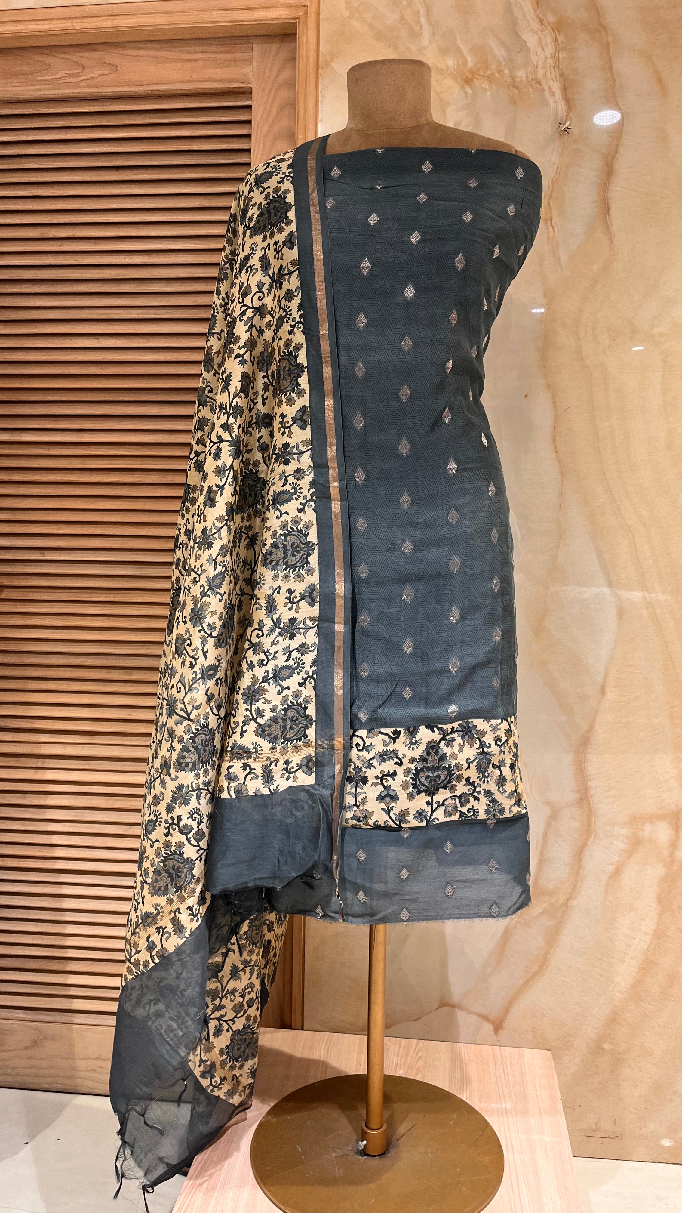 ELEGANT DESIGNER UNSTITCHED SUIT SET WITH DUPATTA