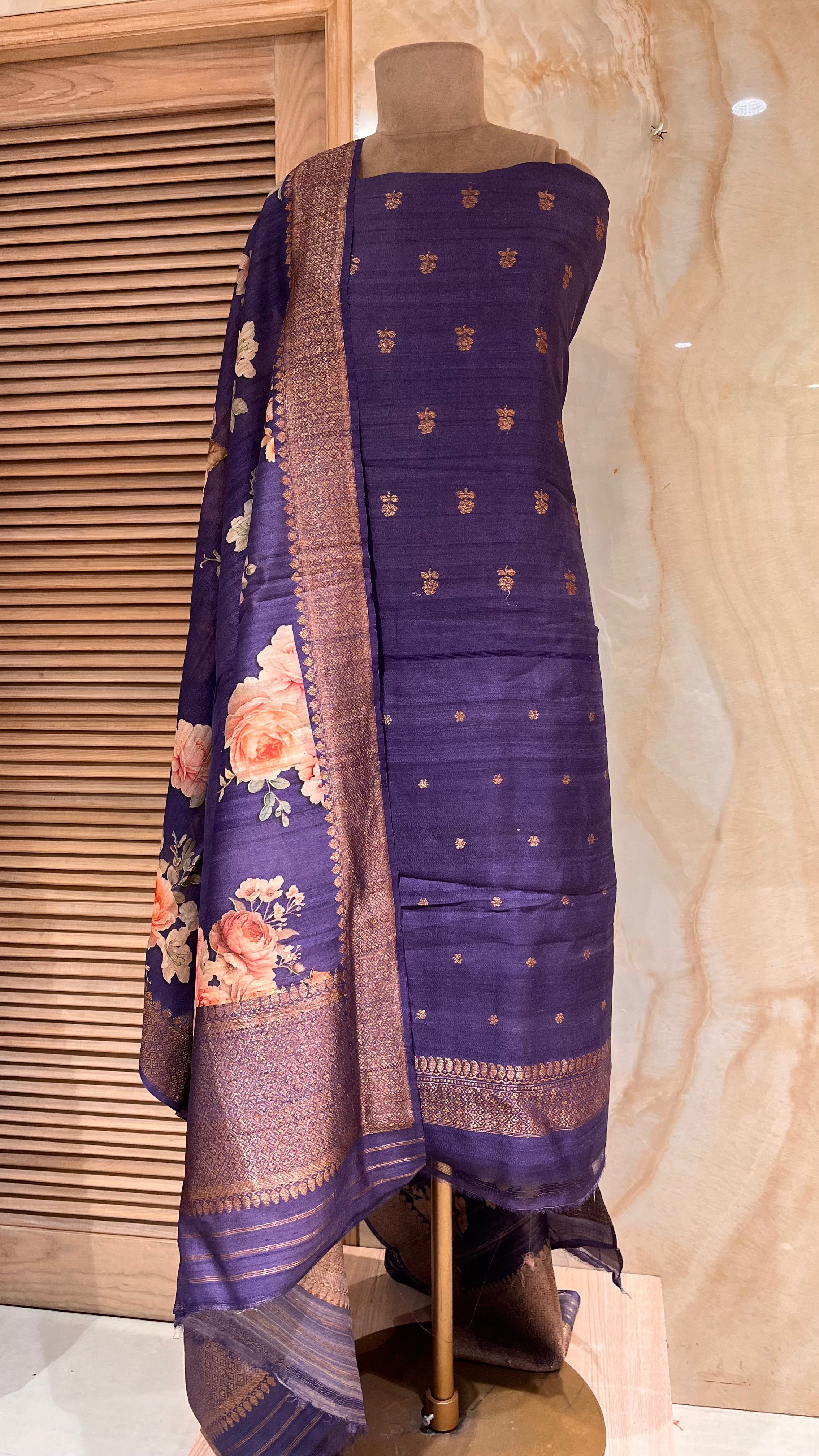 STYLISH UNSTITCHED SUIT WITH PREMIUM QUALITY FABRIC