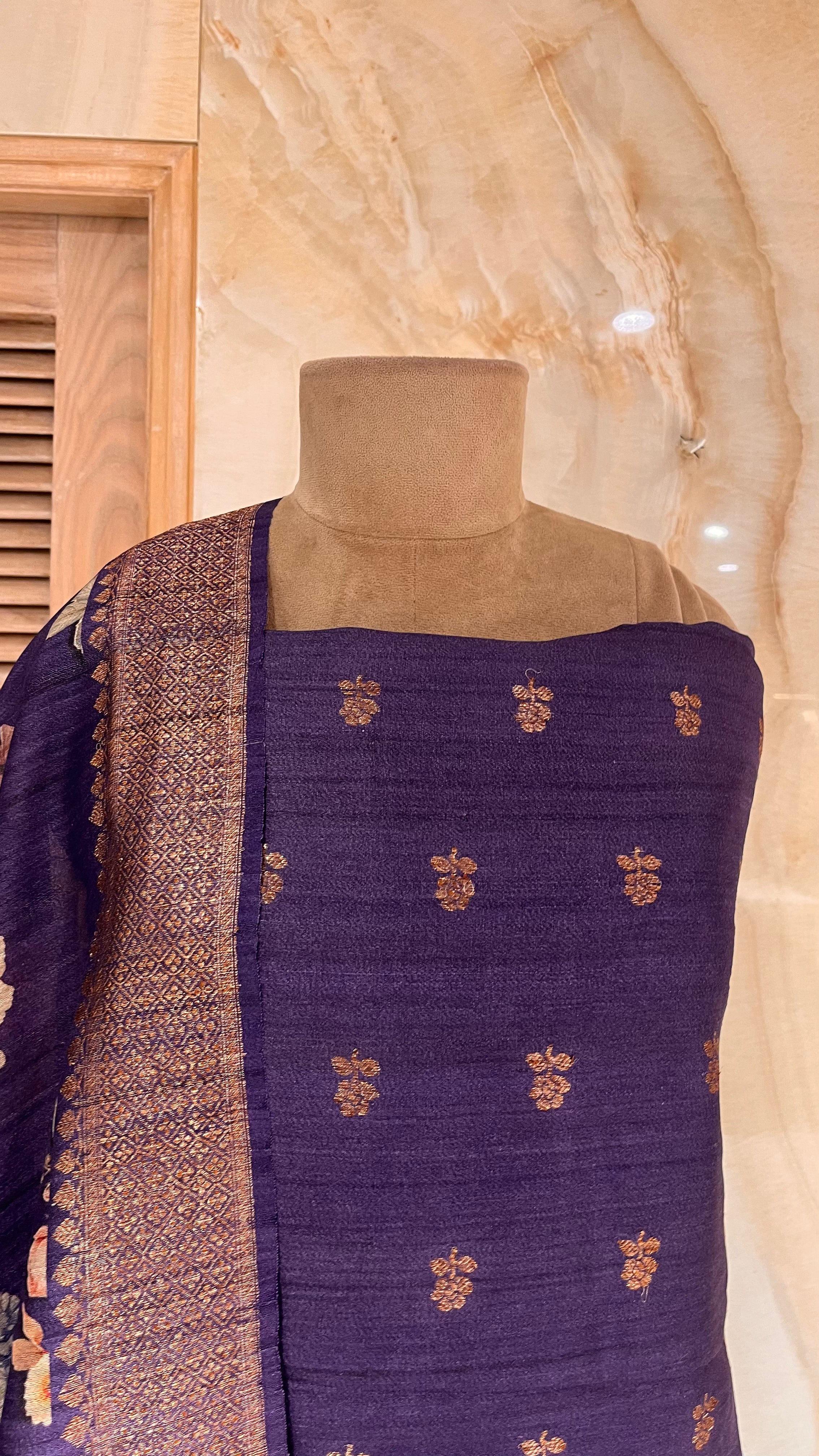 STYLISH UNSTITCHED SUIT WITH PREMIUM QUALITY FABRIC