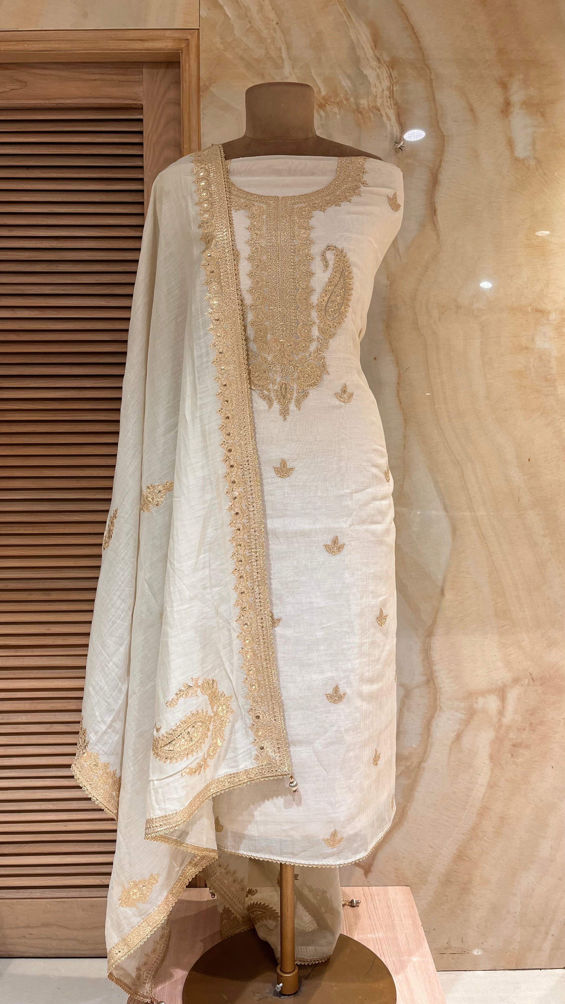 STYLISH TRADITIONAL UNSTITCHED SUIT SET