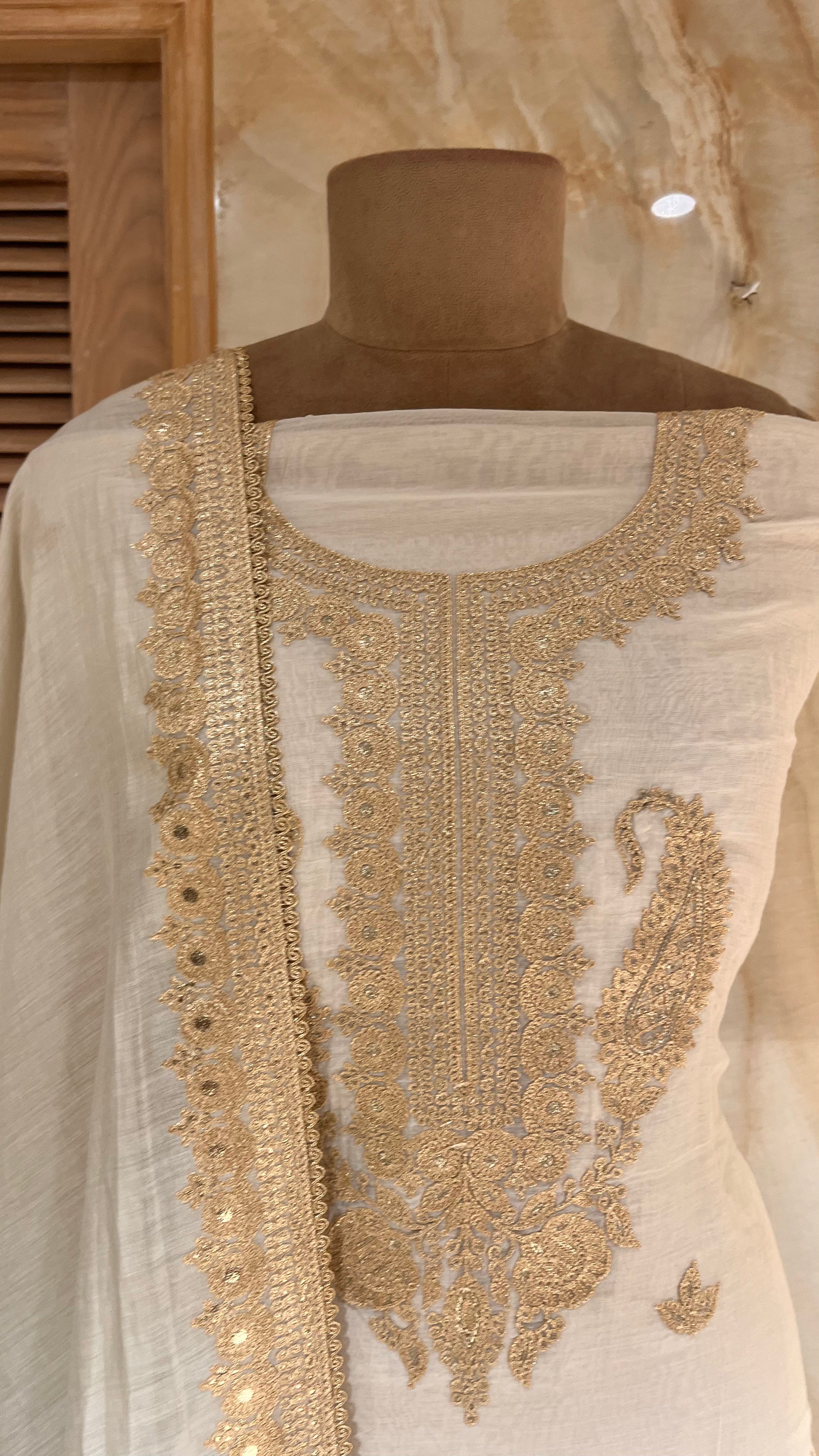 STYLISH TRADITIONAL UNSTITCHED SUIT SET