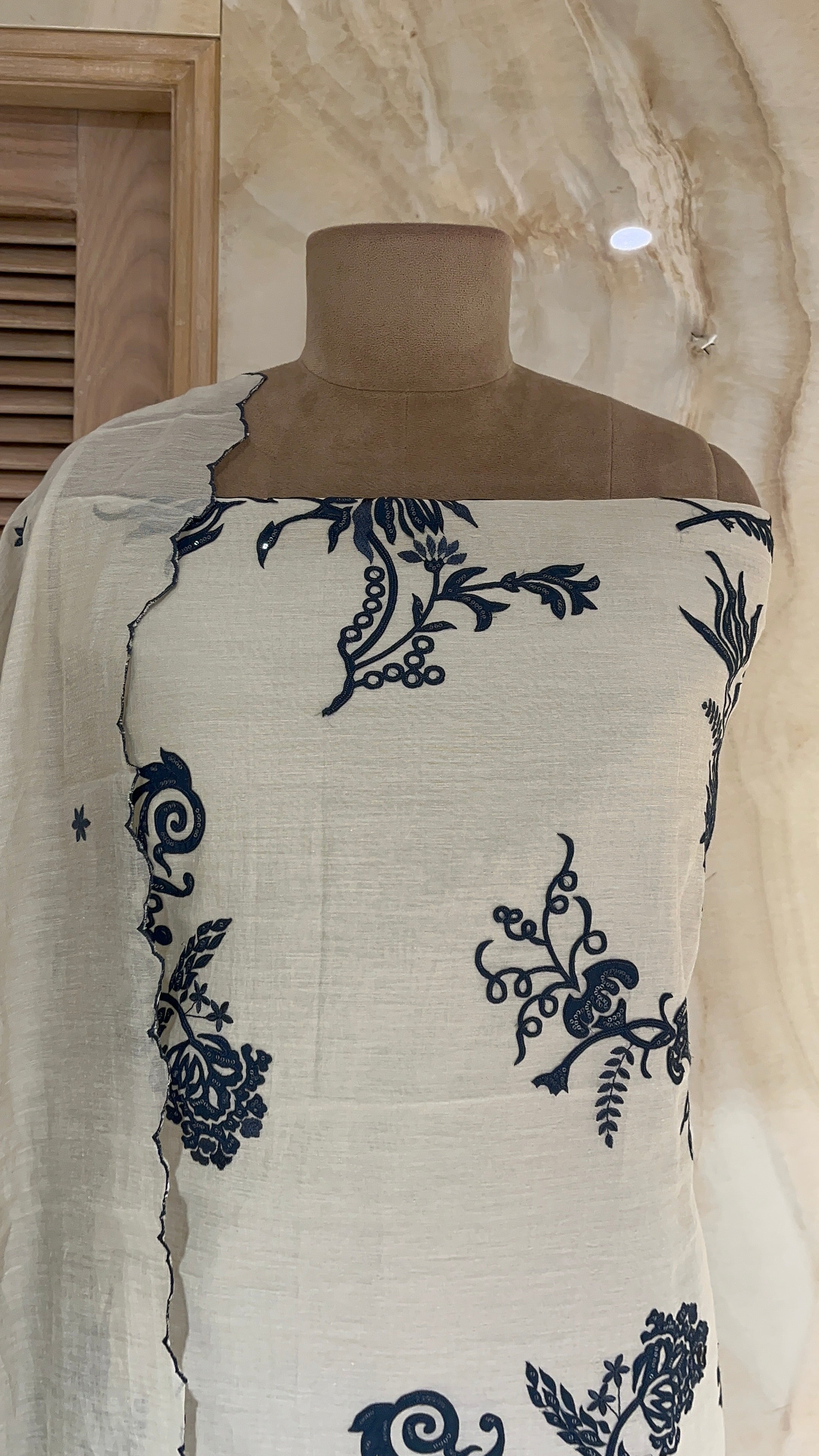 ELEGANT WHITE & BLUE FLORAL PRINT UNSTITCHED SUIT SET