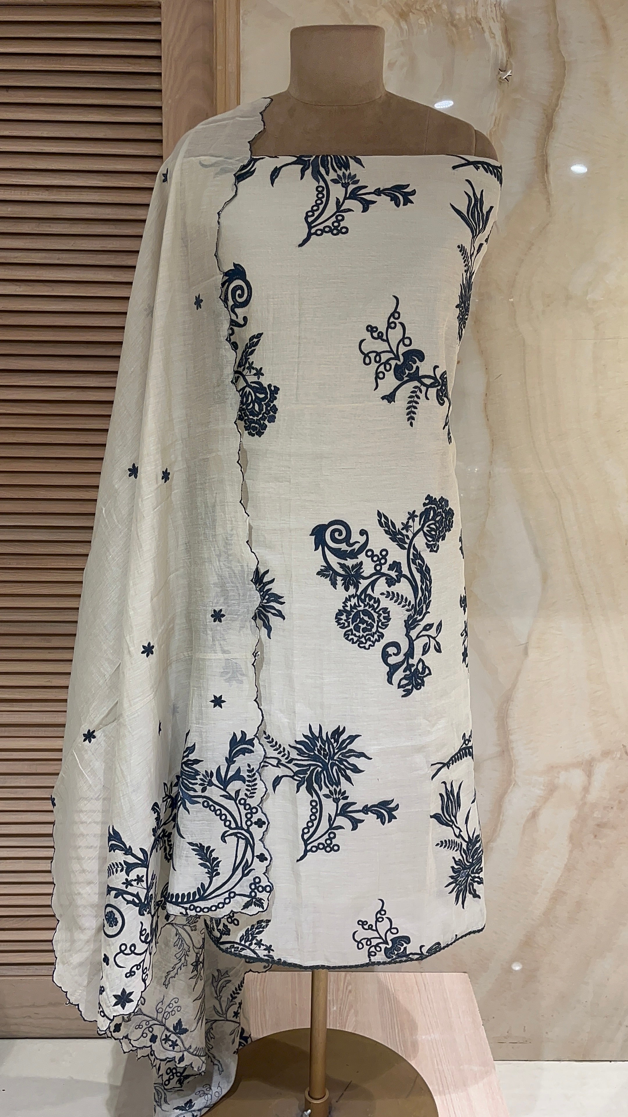 ELEGANT WHITE & BLUE FLORAL PRINT UNSTITCHED SUIT SET