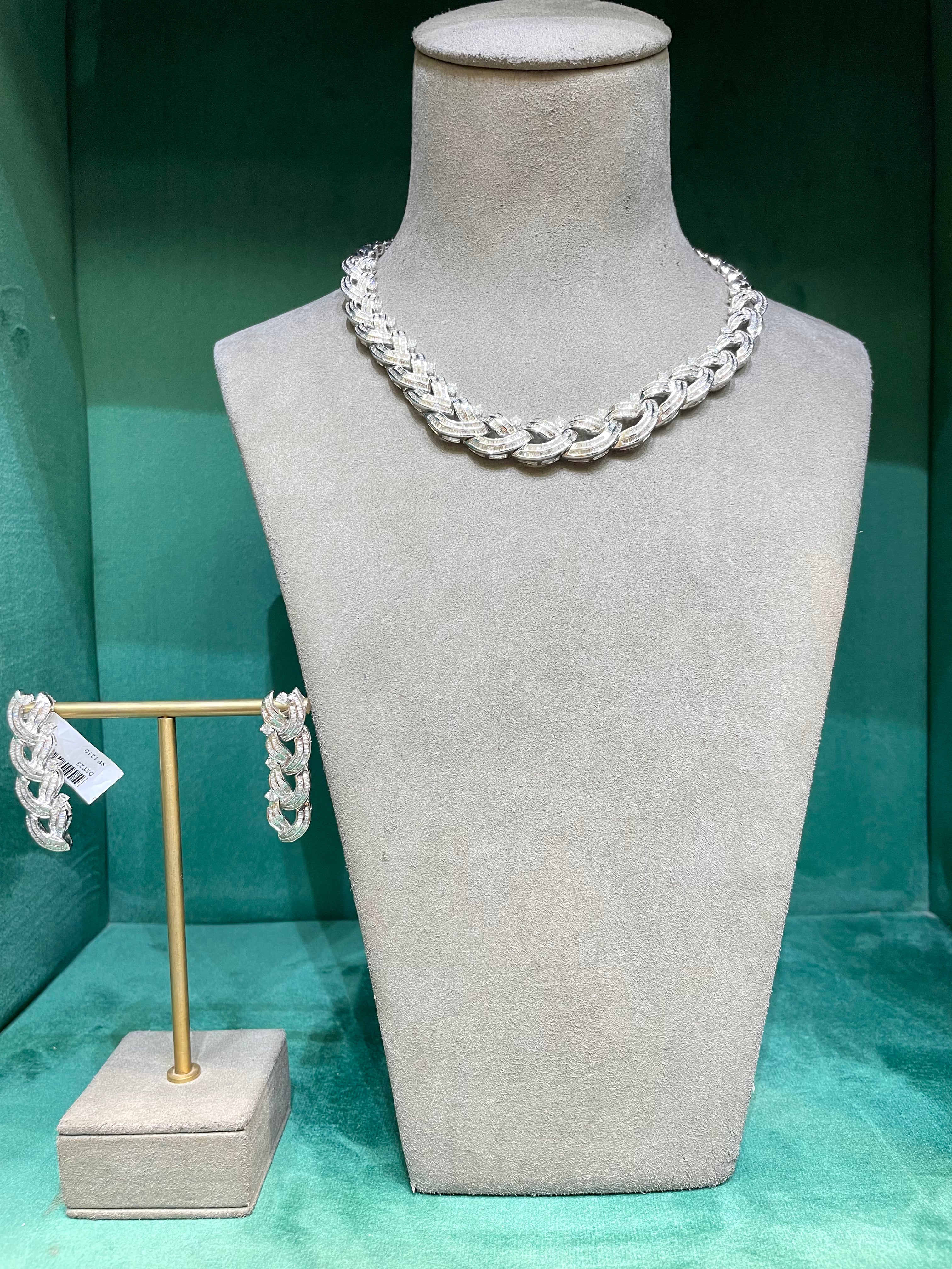 ALL-LINKED-UP CHOKER